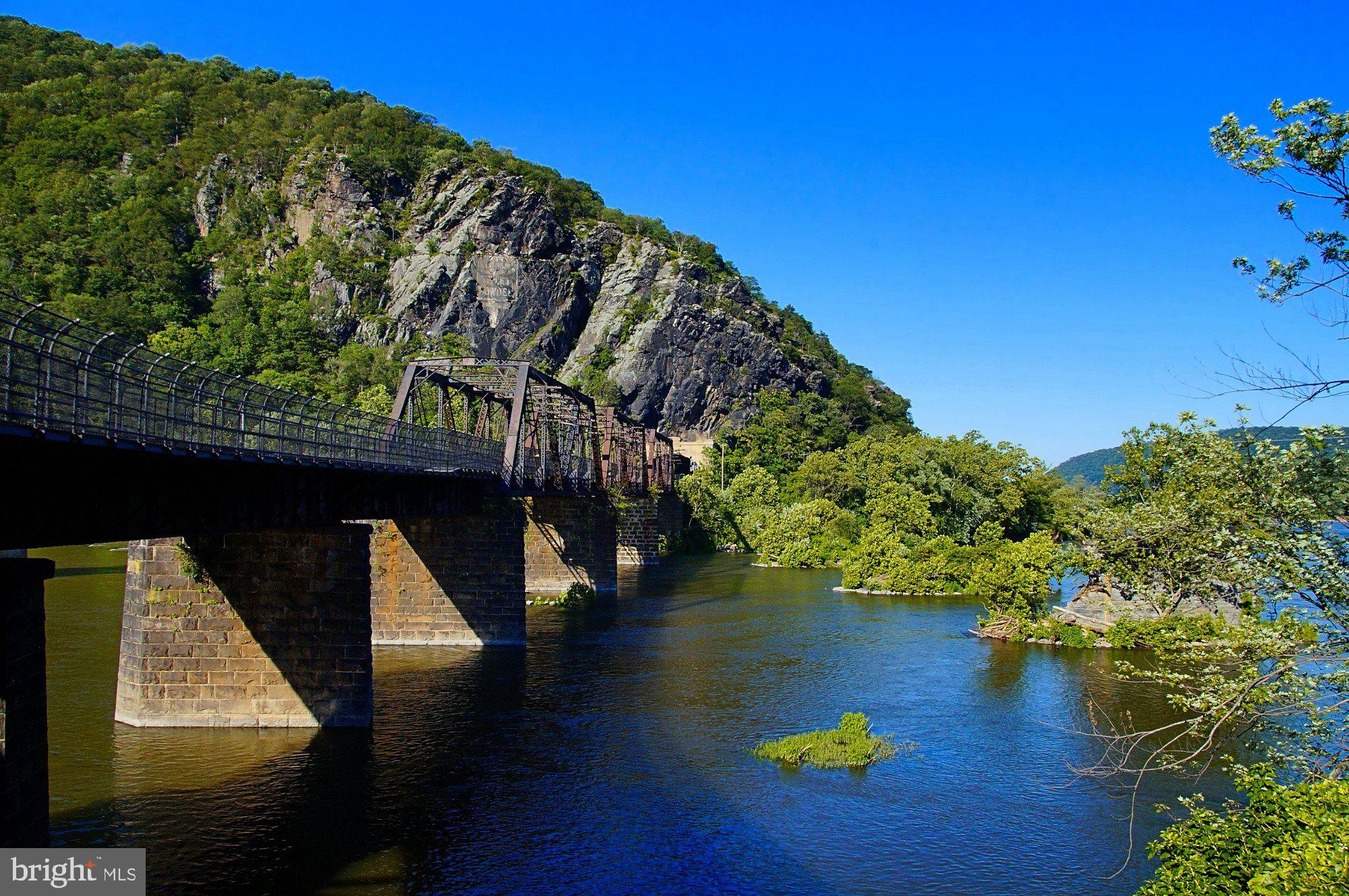 STONE SPRING - Residential Lease