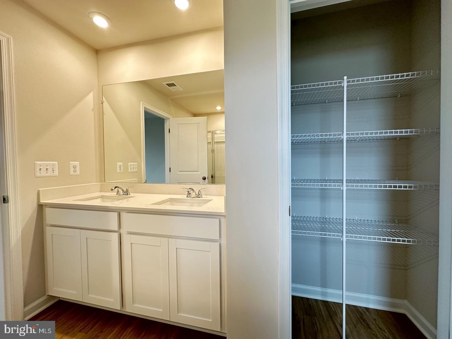 STONE SPRING - Residential Lease