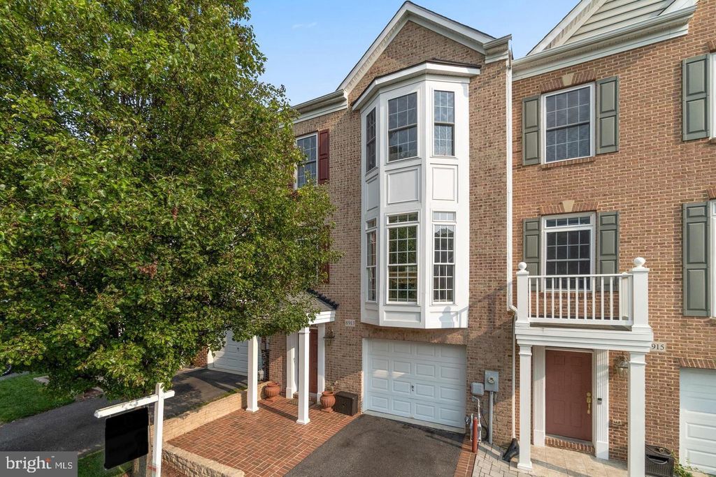Photo of 8913 Lee Manor Drive, ELLICOTT CITY, MD 21043 (MLS # MDHW2067564)