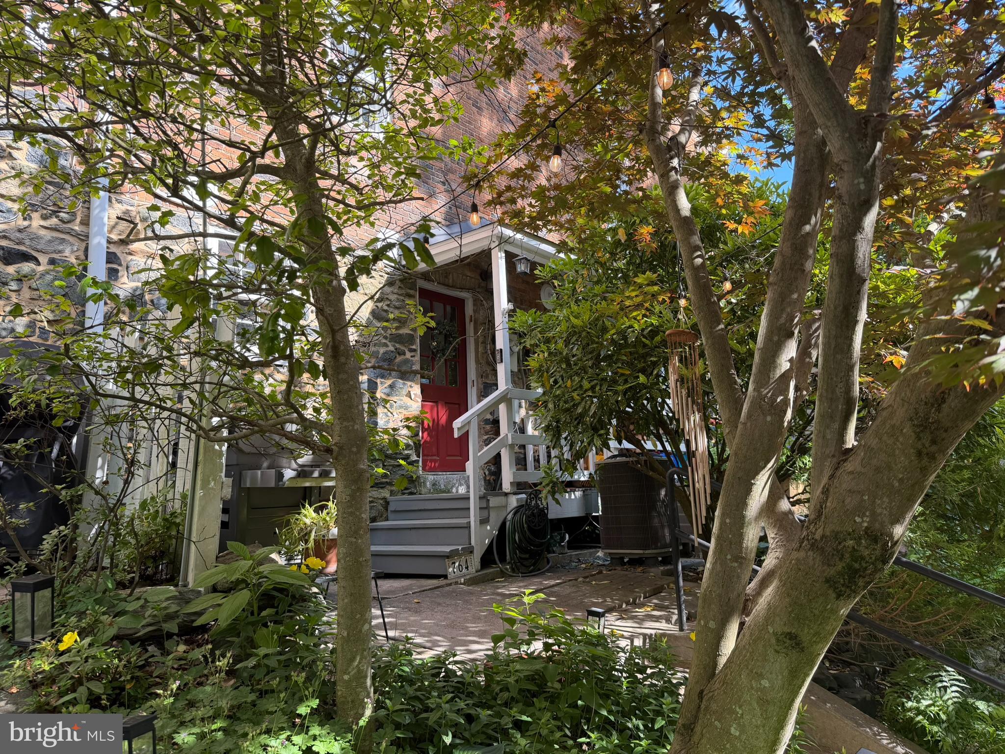 764 OELLA AVENUE