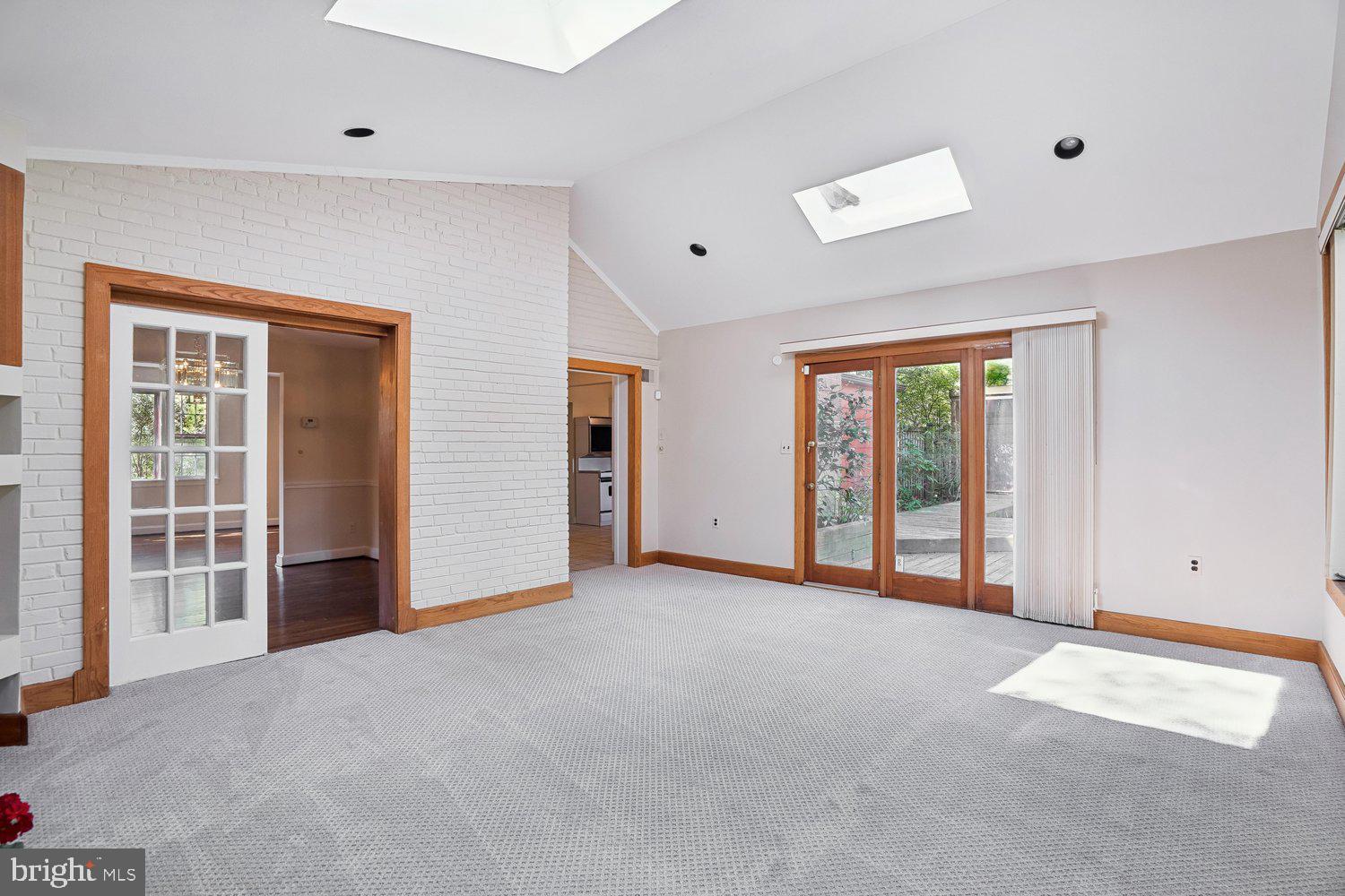 ROCK CREEK KNOLLS - Residential