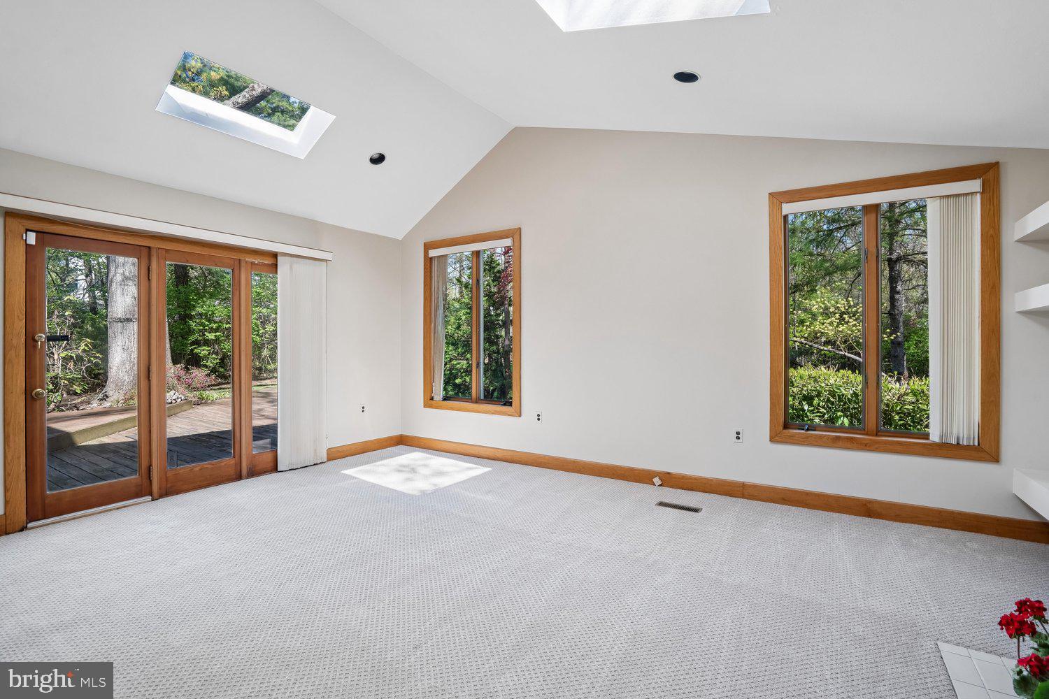 ROCK CREEK KNOLLS - Residential