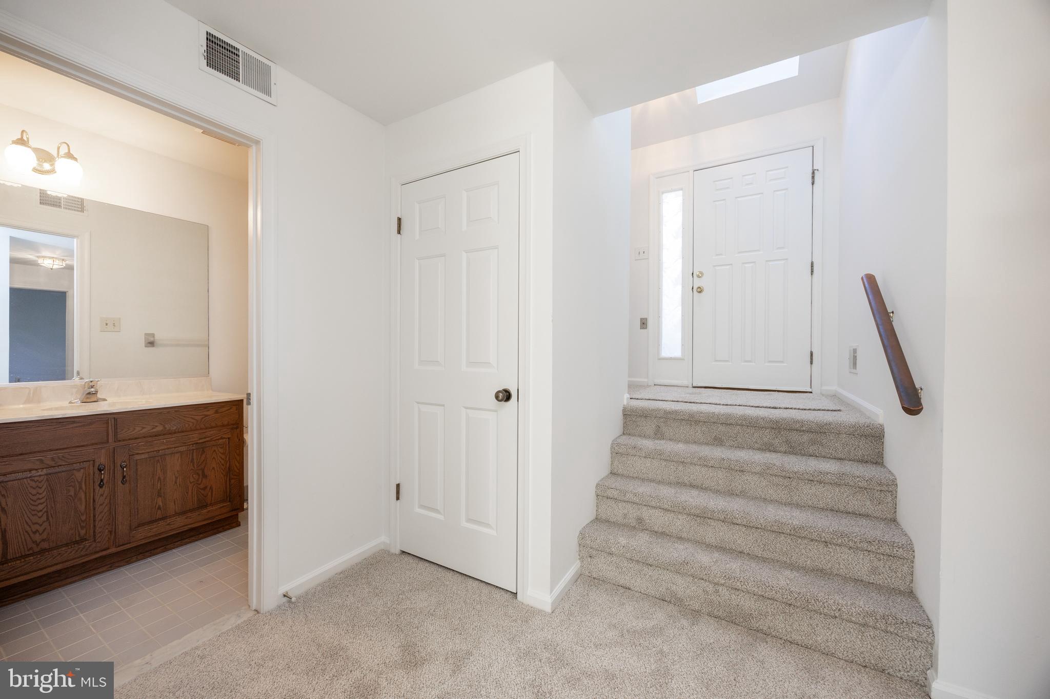 851 JEFFERSON WAY 851