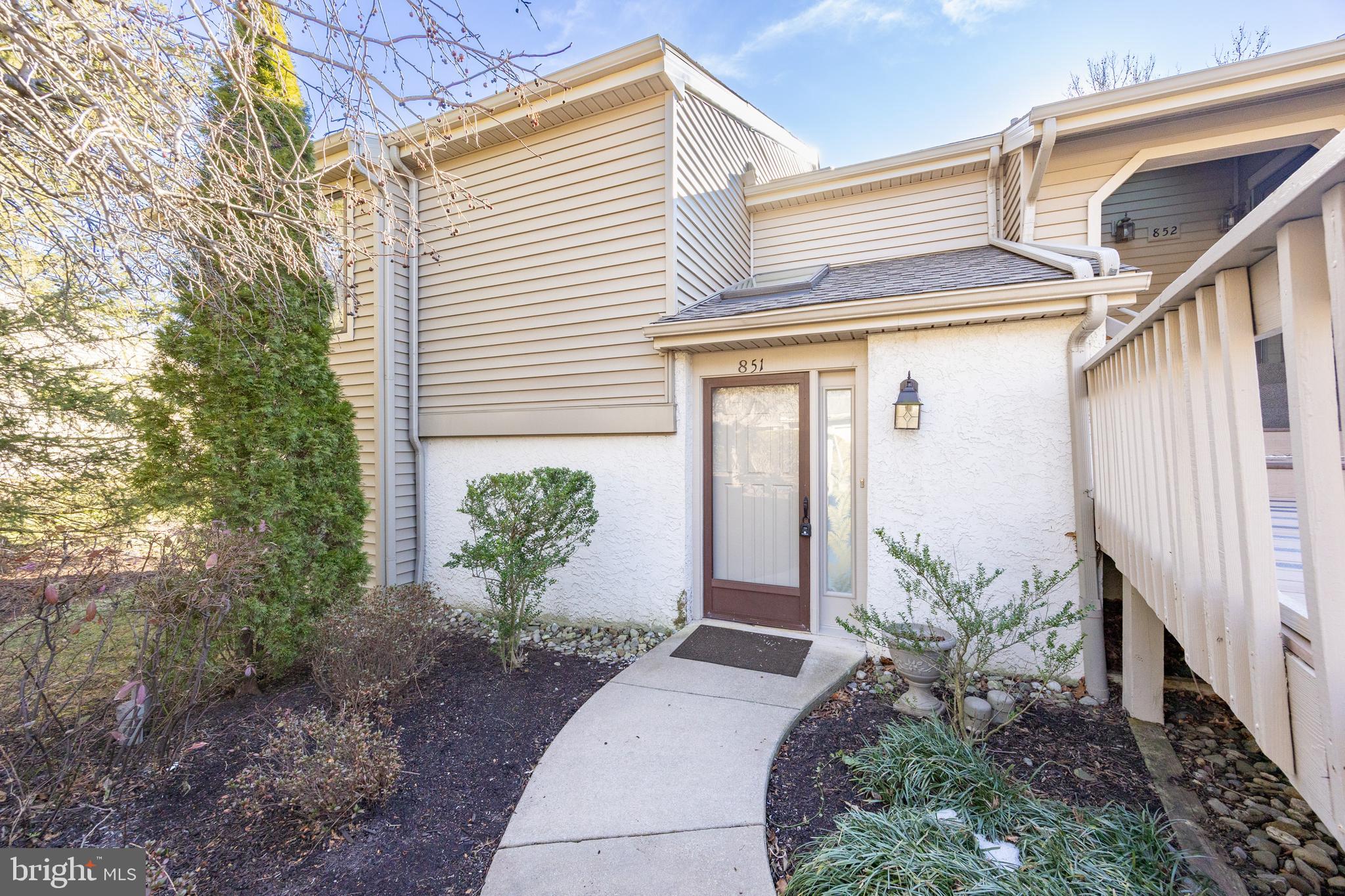 851 JEFFERSON WAY 851