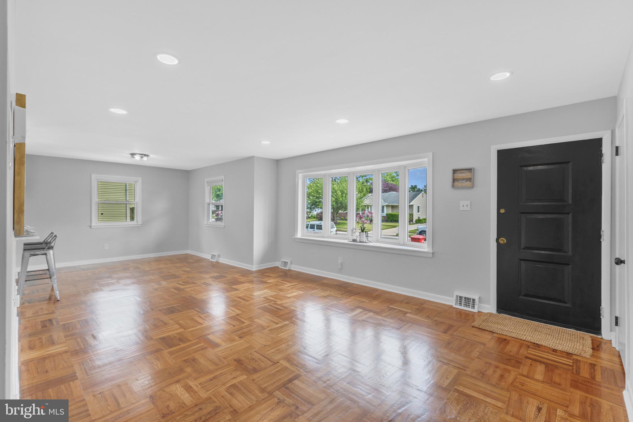 812 WILLOW WAY
