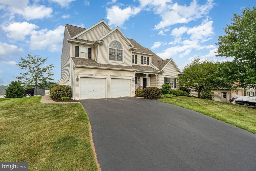 Photo of 12 SURREY DR, STEVENS, PA 17578 (MLS # PALA2037962)