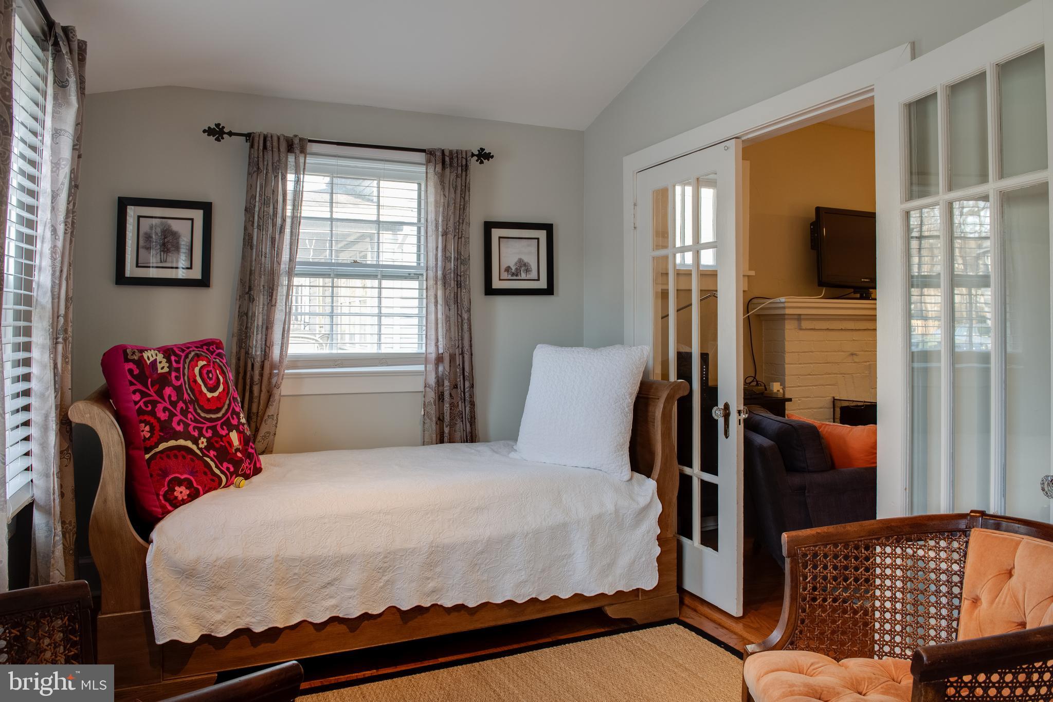 ROSEMONT/DEL RAY - Residential Lease