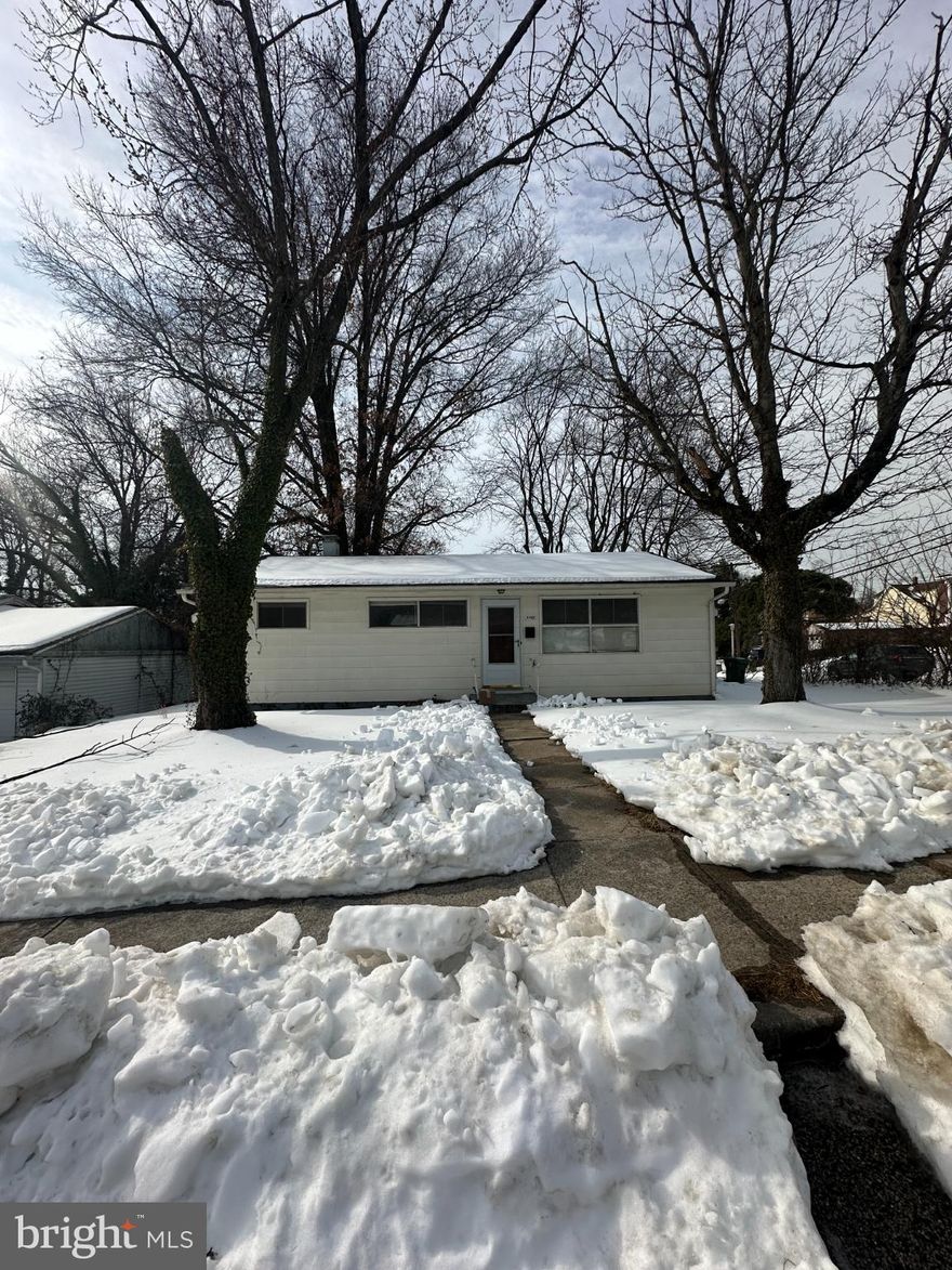 Investor Alert! This is a diamond in the Ruff. Nice room sizes and a large basement has endless possibilities.  Corner lot with a Huge back yard and privacy fence around. This one needs work but has great bones.