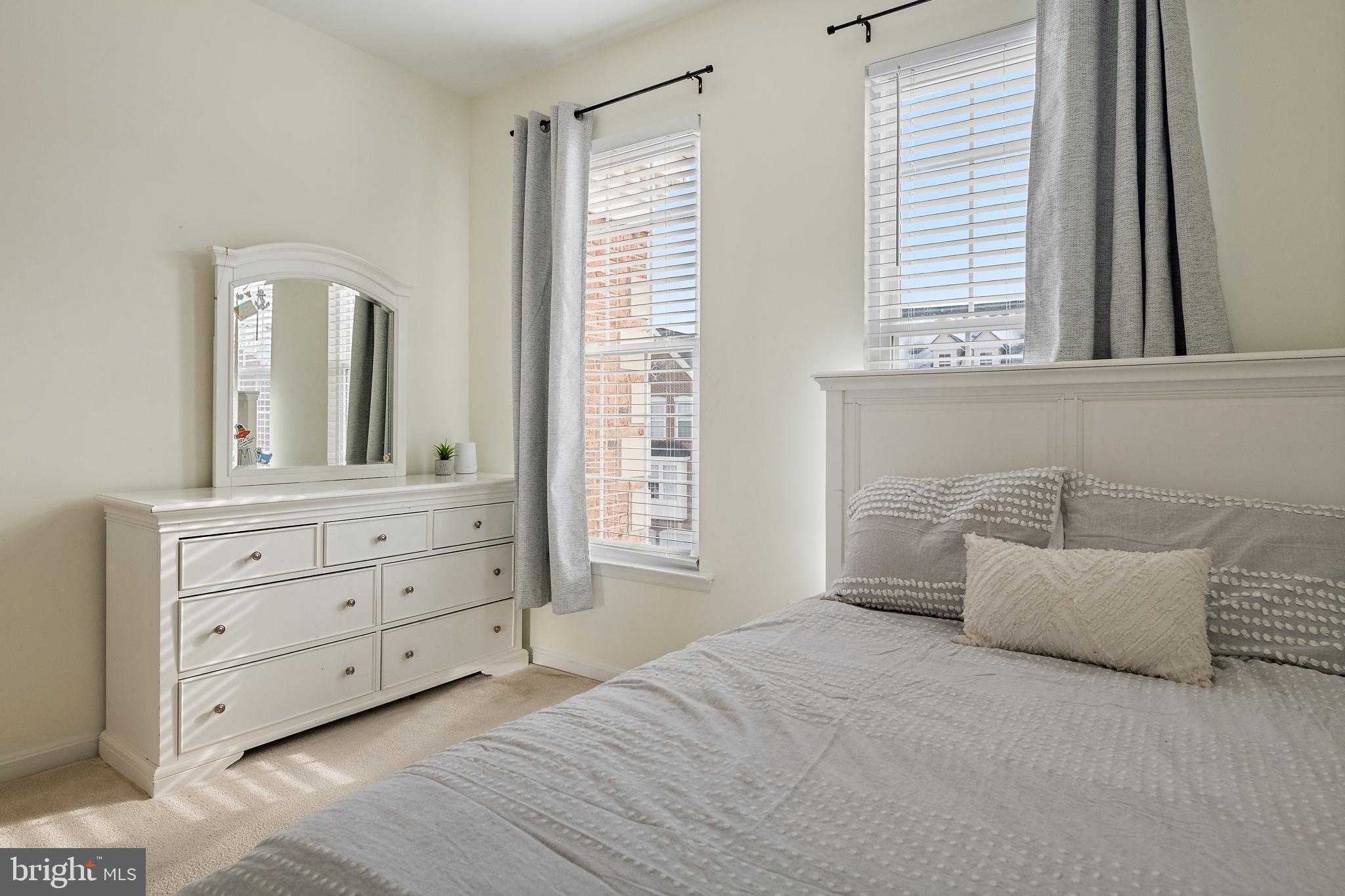 SOUTH RIVER - Residential