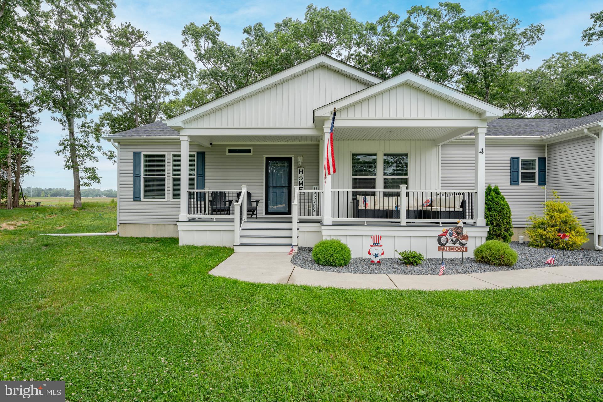 4 GIBSON LANE