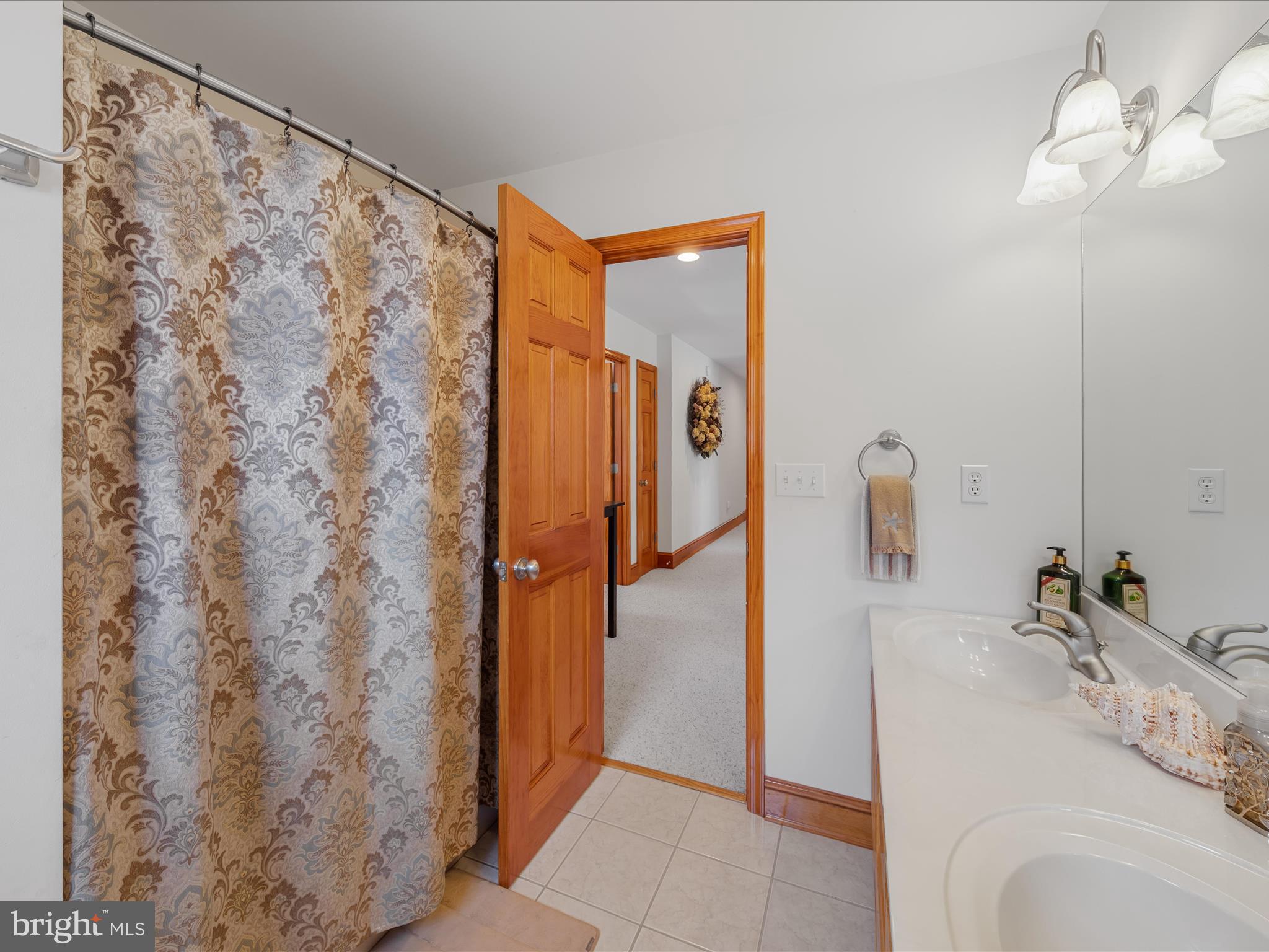 GRANBYS COVE - Residential