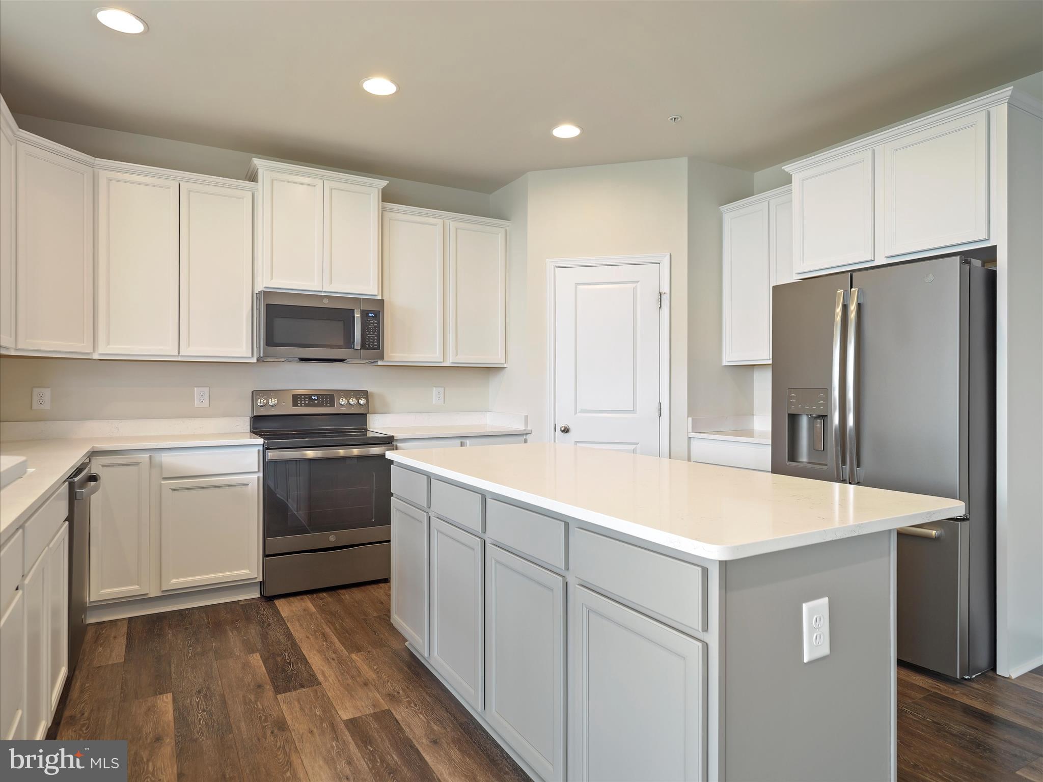 ELMWOOD FARM - Residential