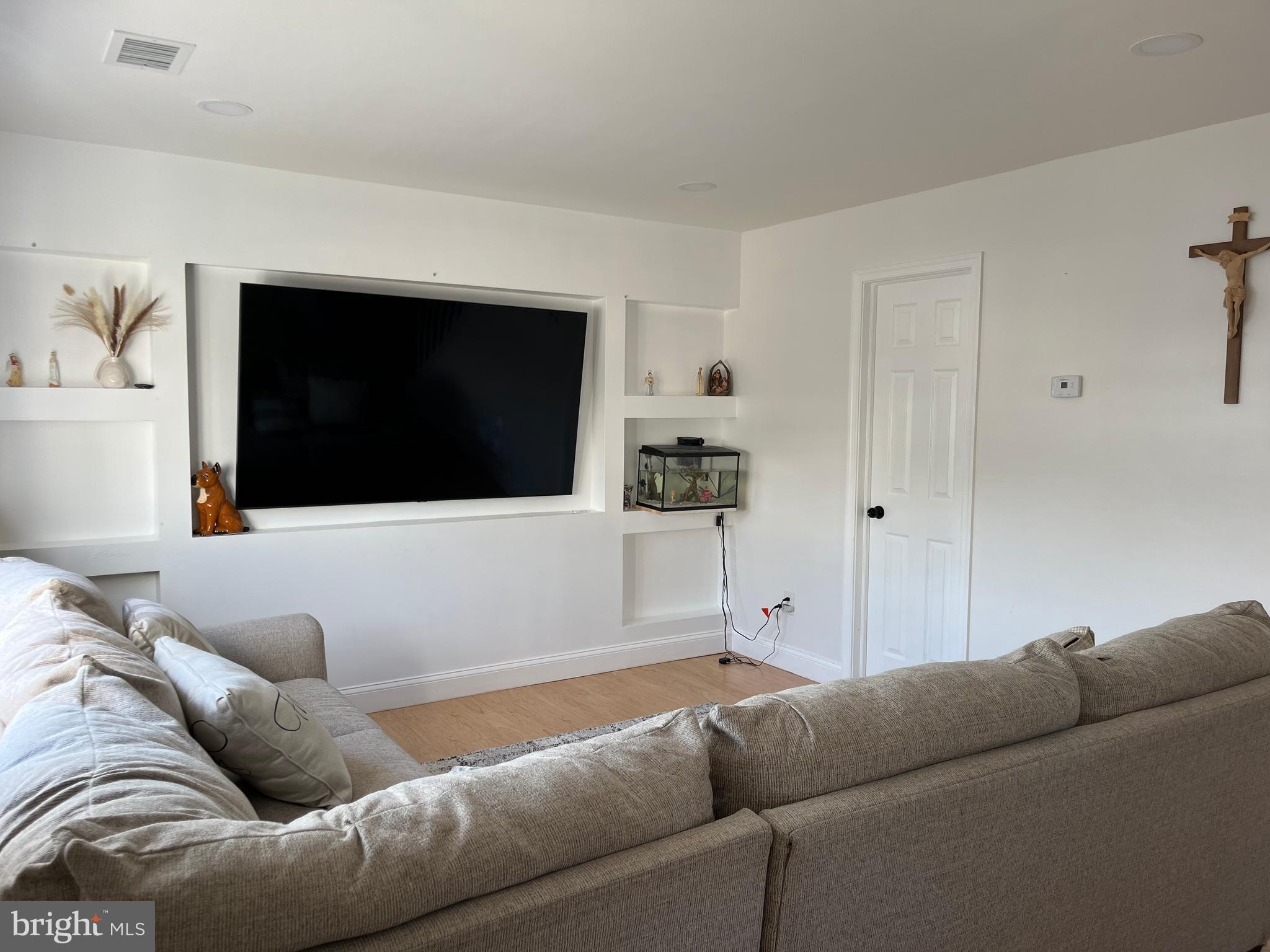 KENT VILLAGE - Residential