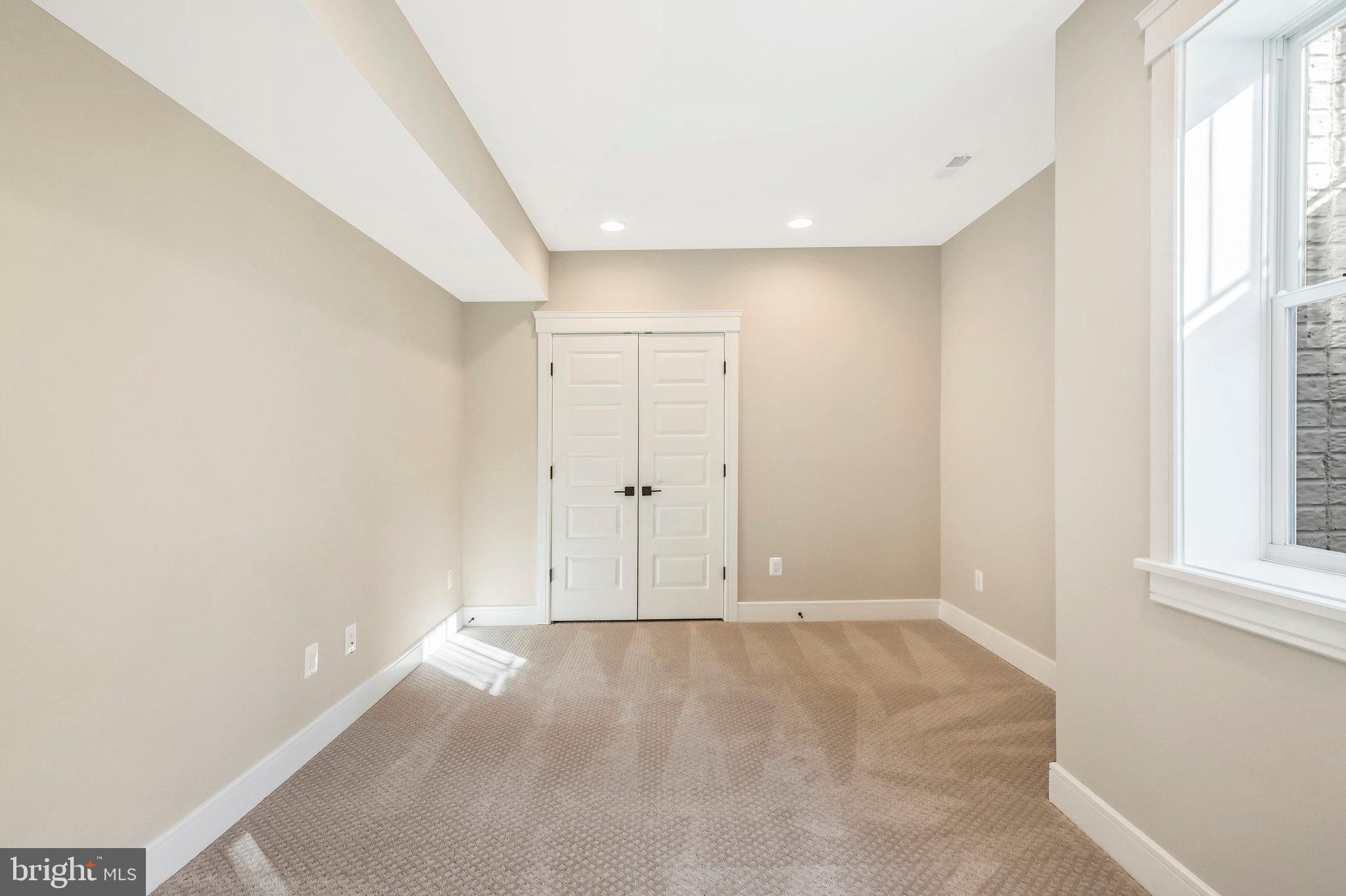 WESTHAMPTON - Residential