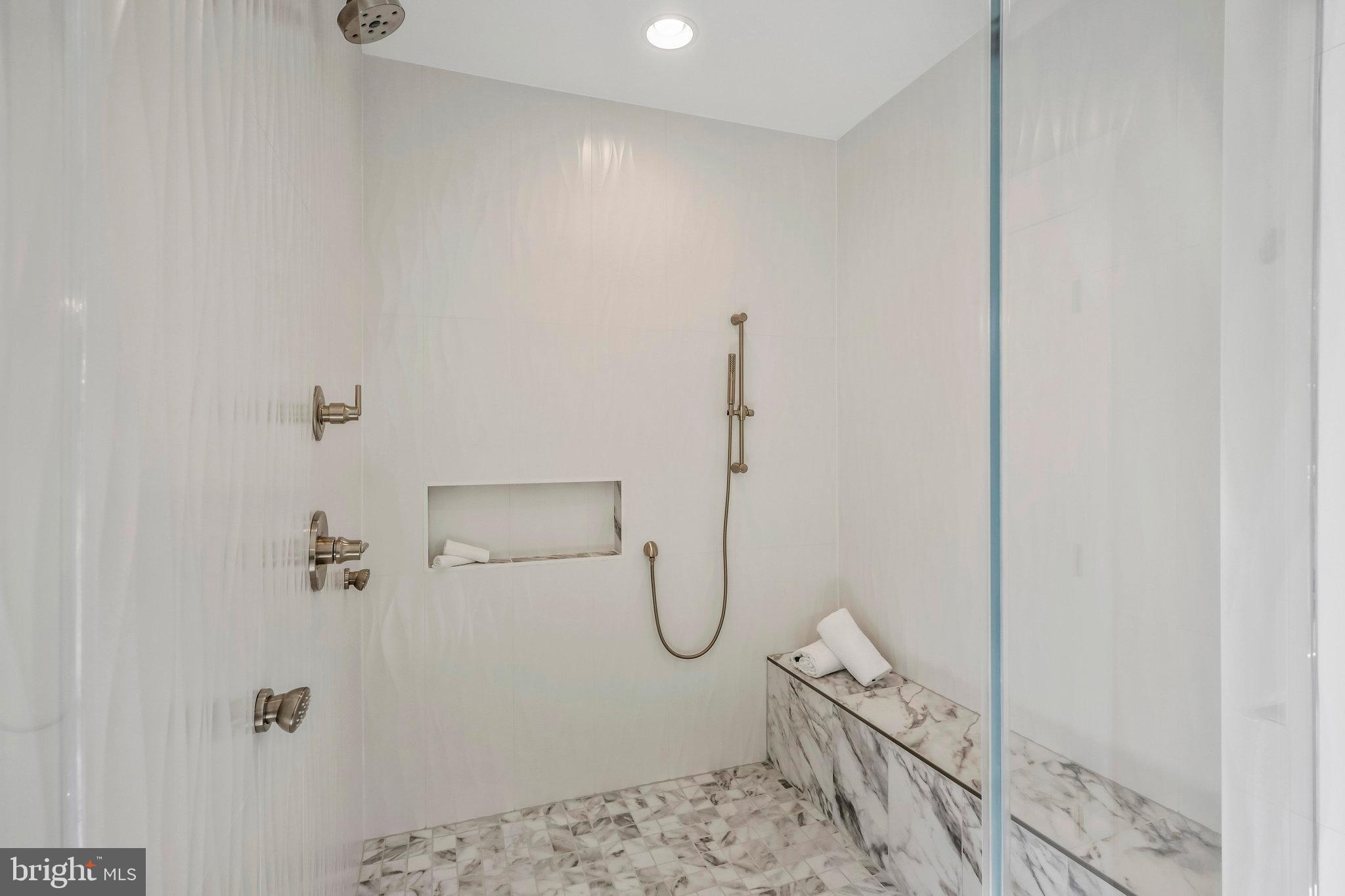 WESTHAMPTON - Residential