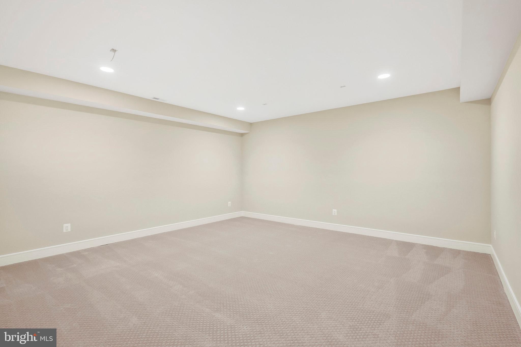 WESTHAMPTON - Residential