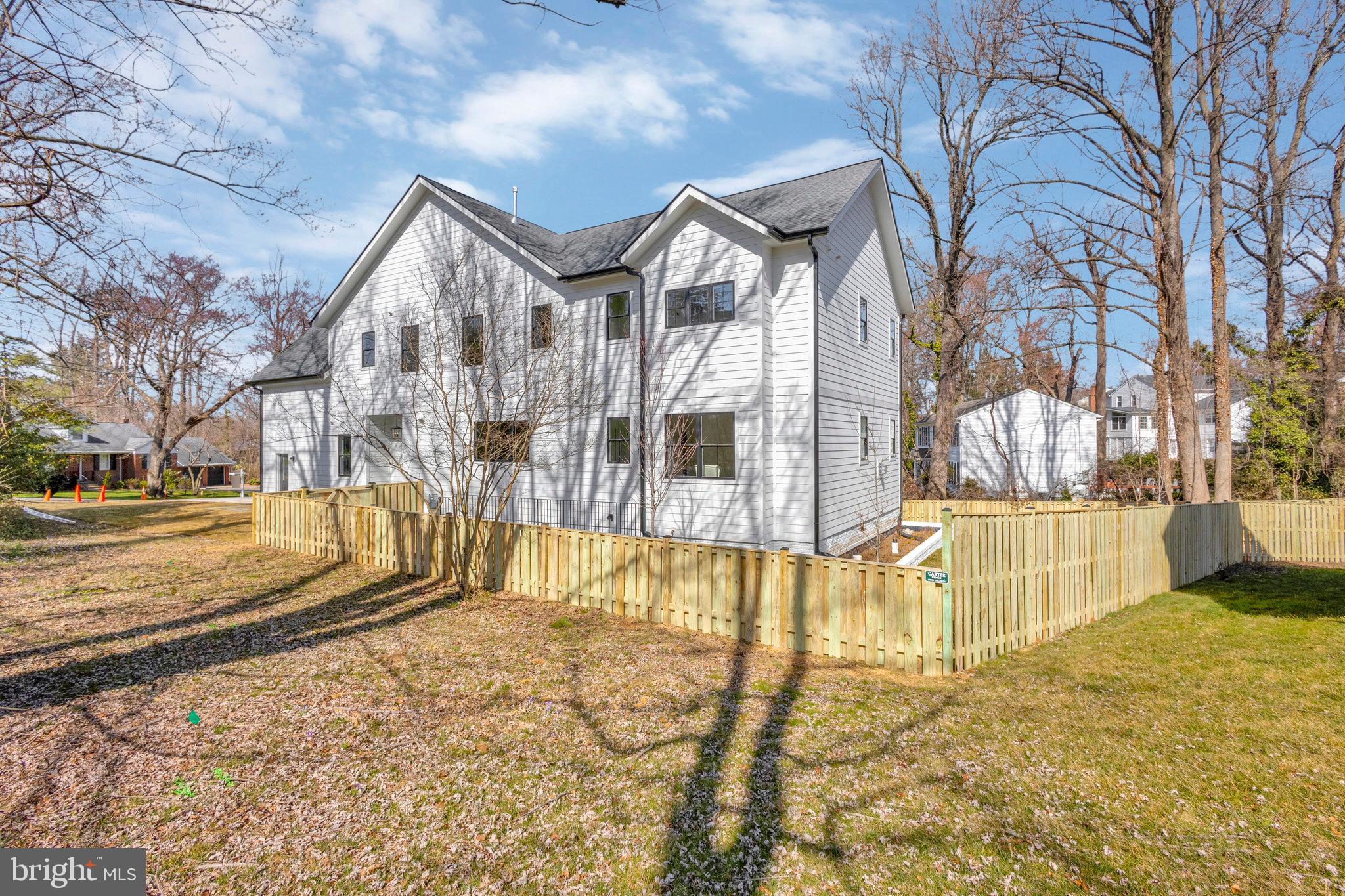 WESTHAMPTON - Residential