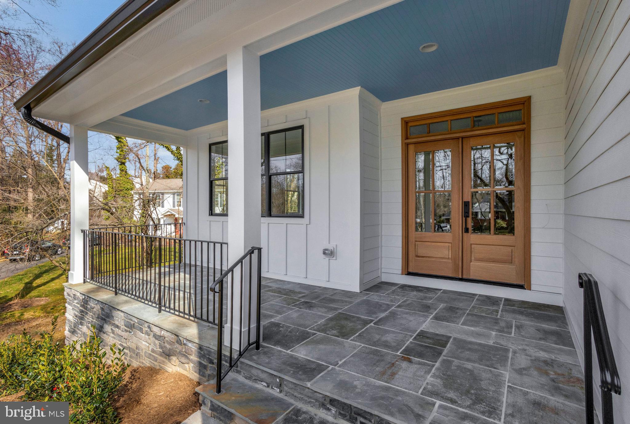 WESTHAMPTON - Residential