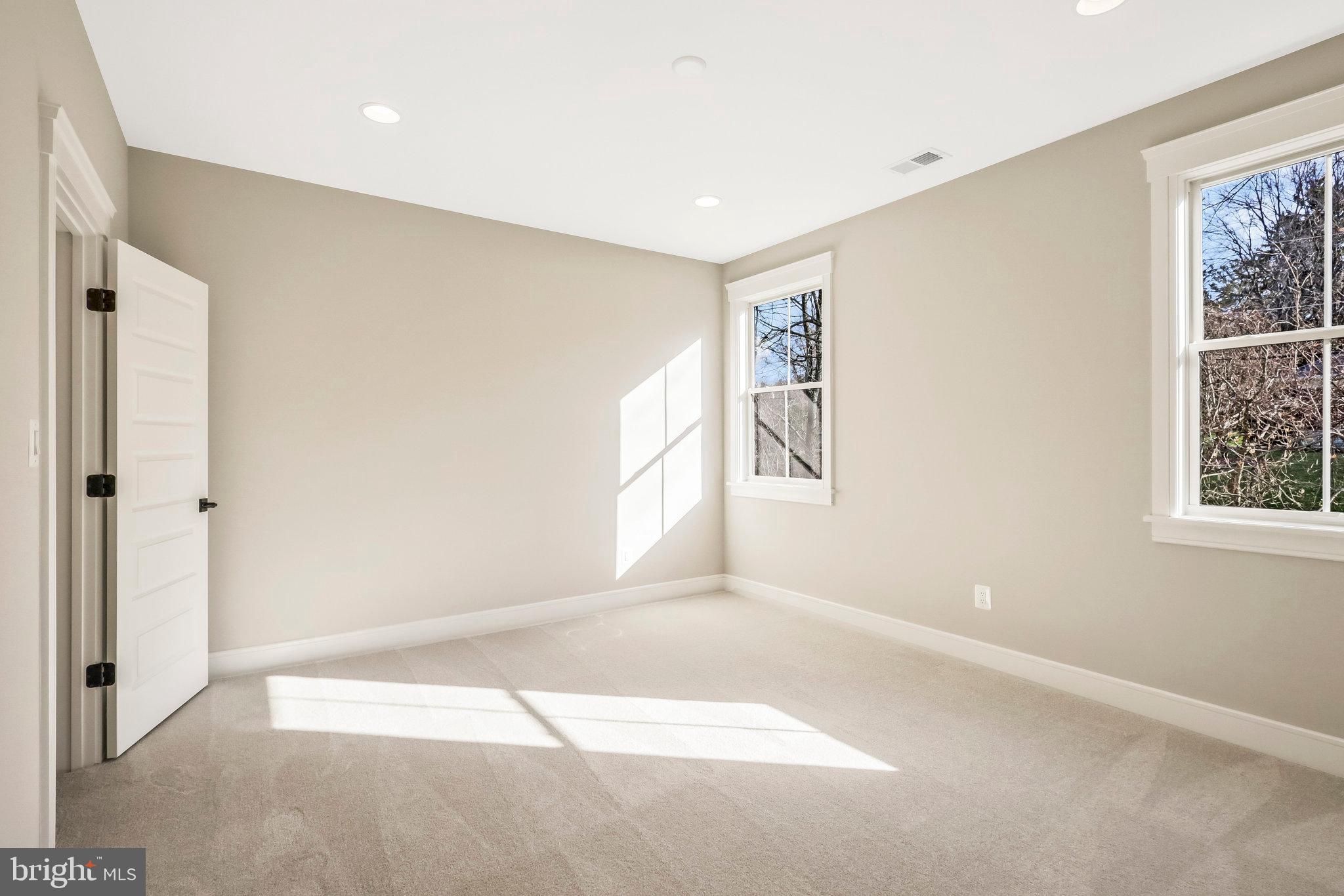 WESTHAMPTON - Residential