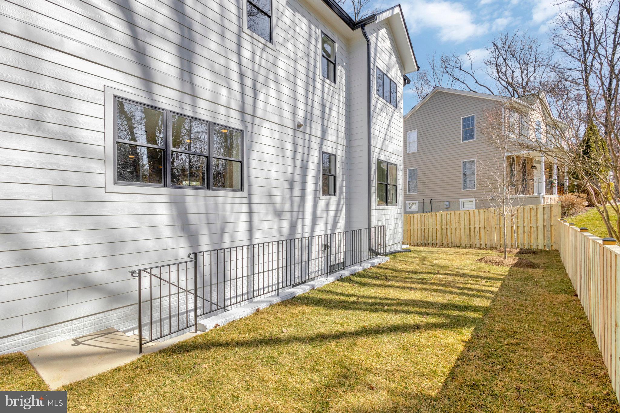 WESTHAMPTON - Residential