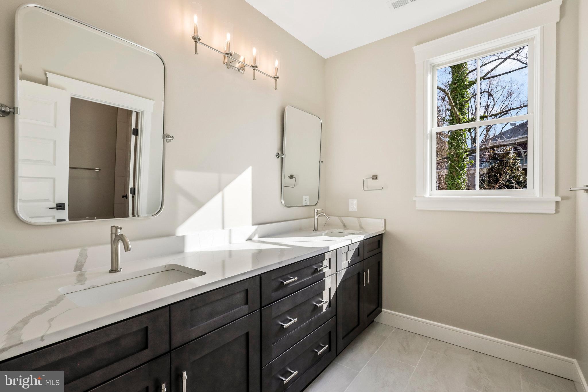 WESTHAMPTON - Residential