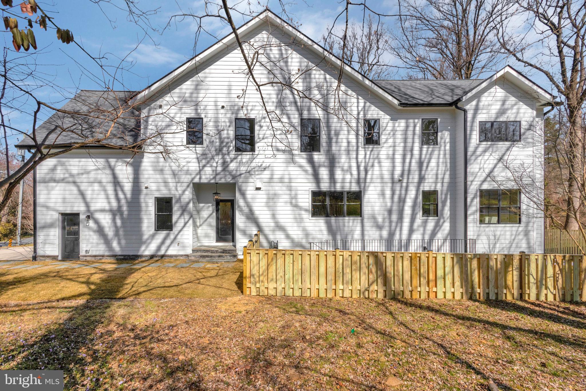 WESTHAMPTON - Residential