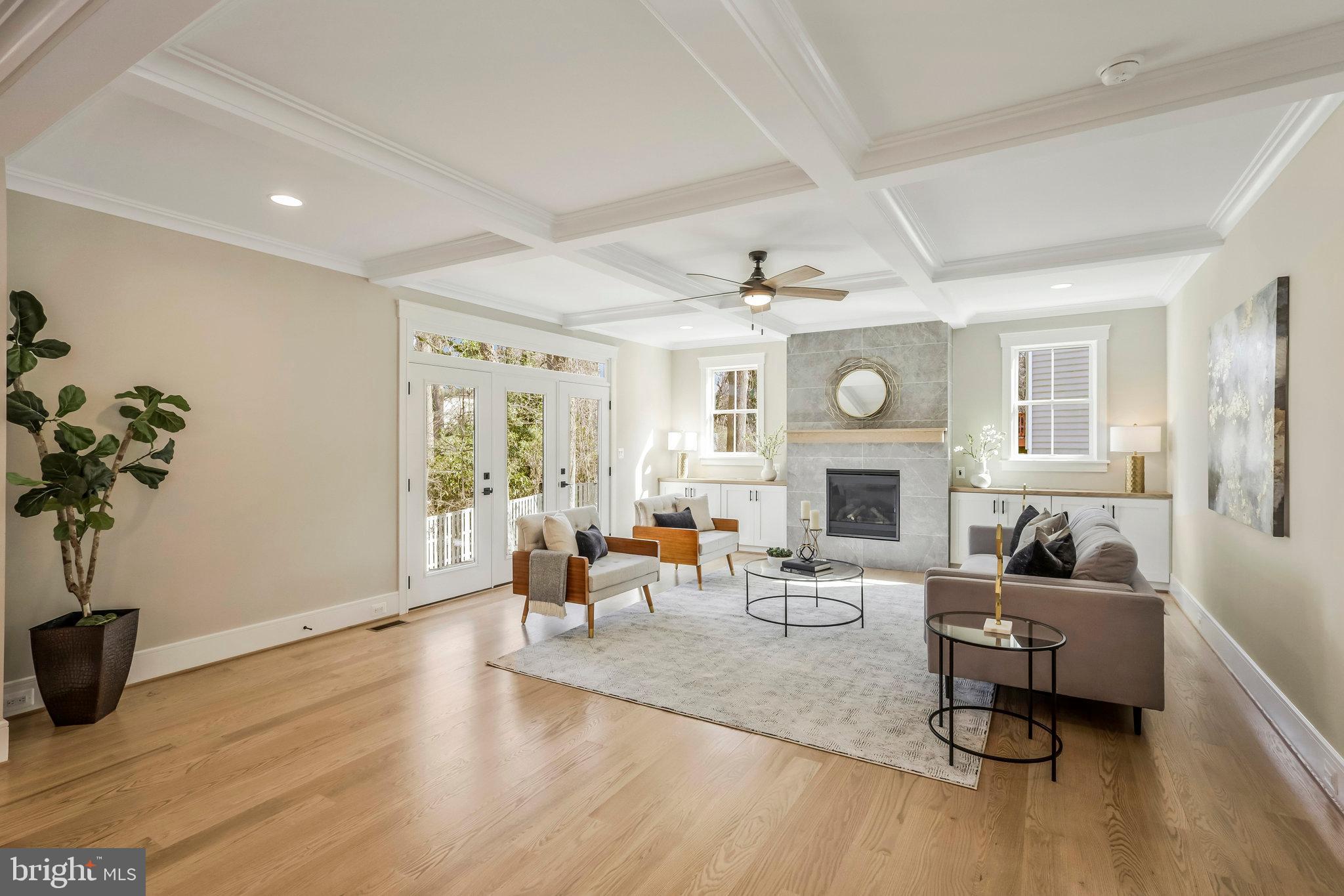 WESTHAMPTON - Residential