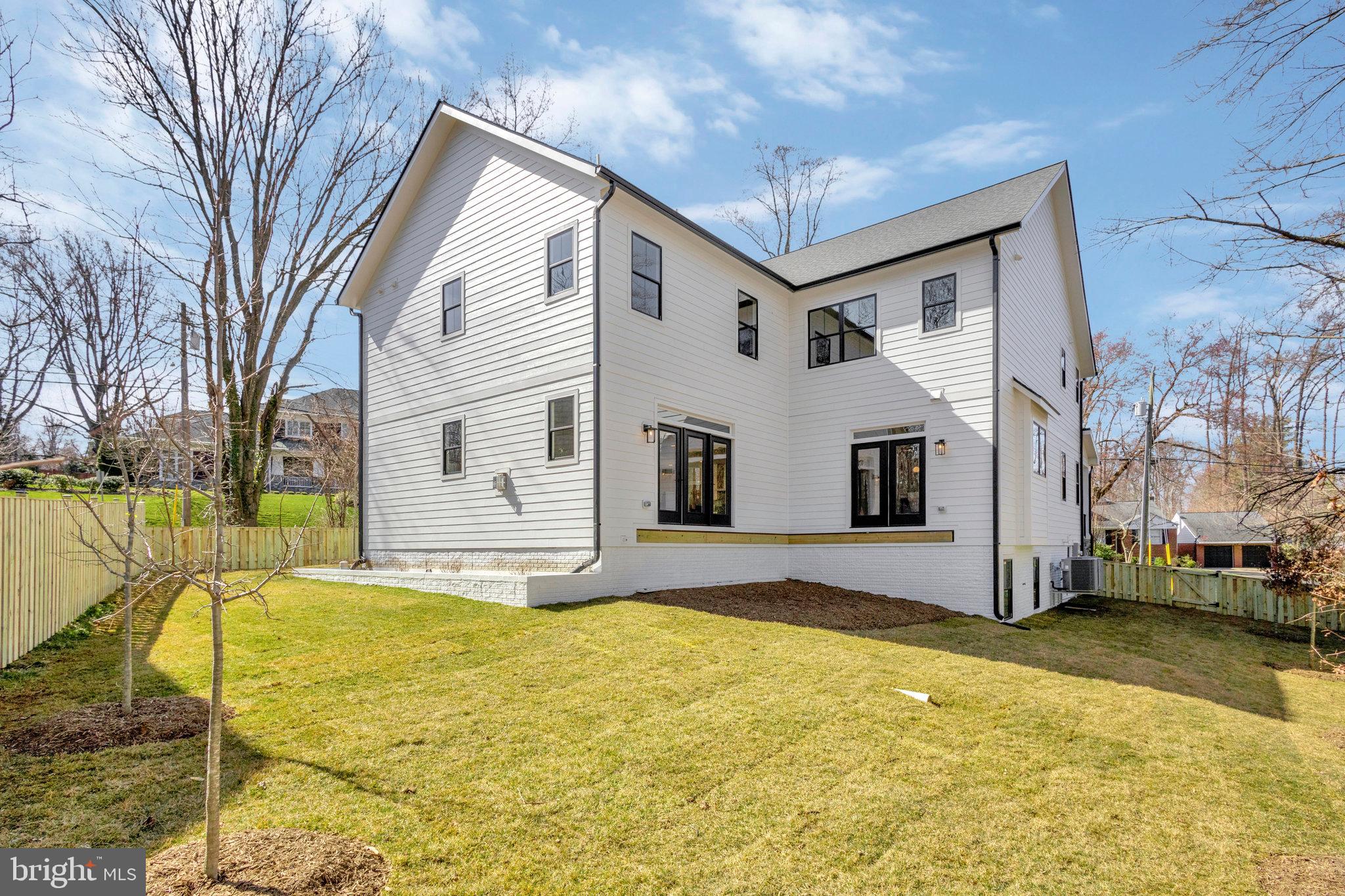 WESTHAMPTON - Residential