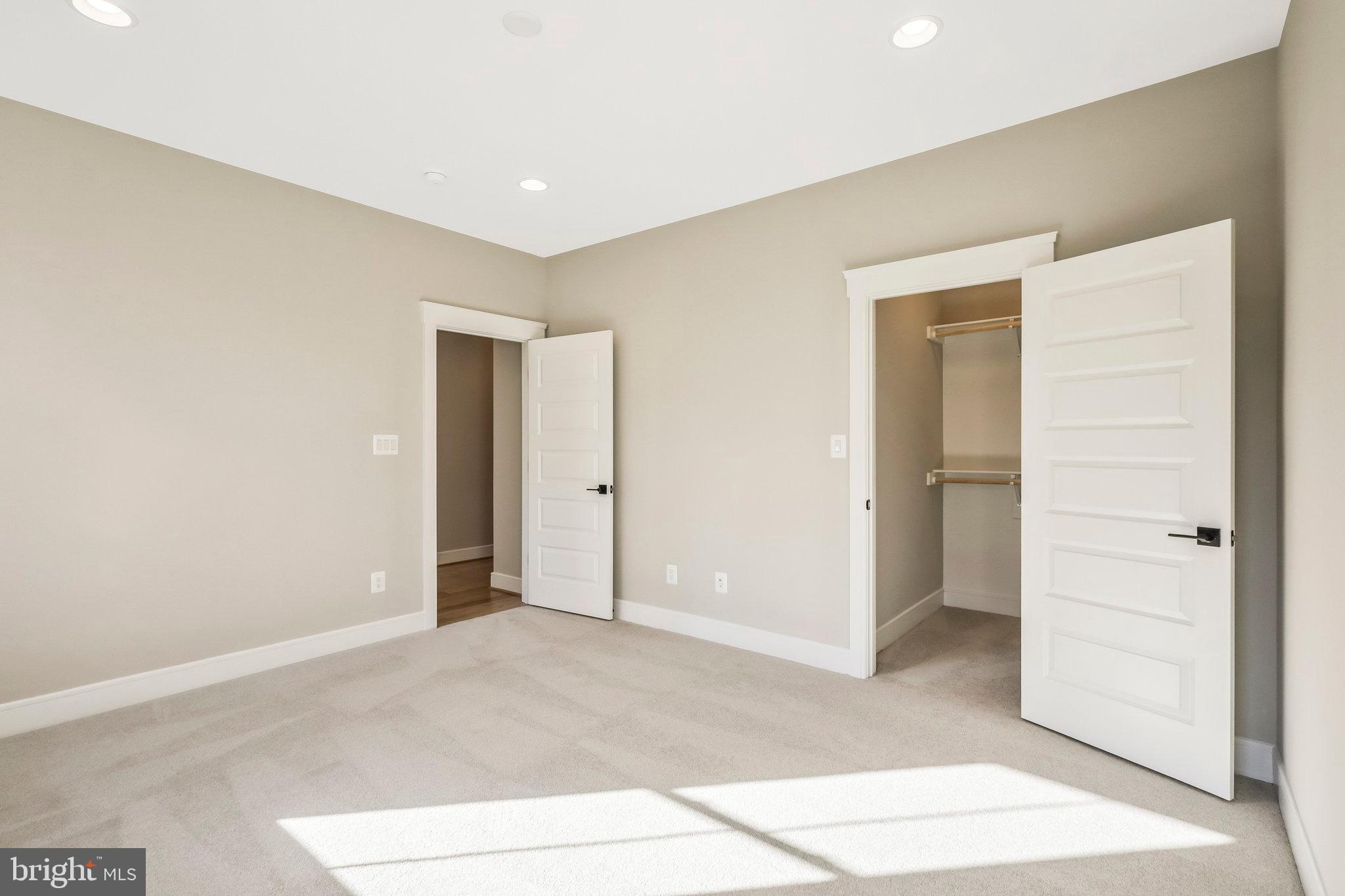 WESTHAMPTON - Residential