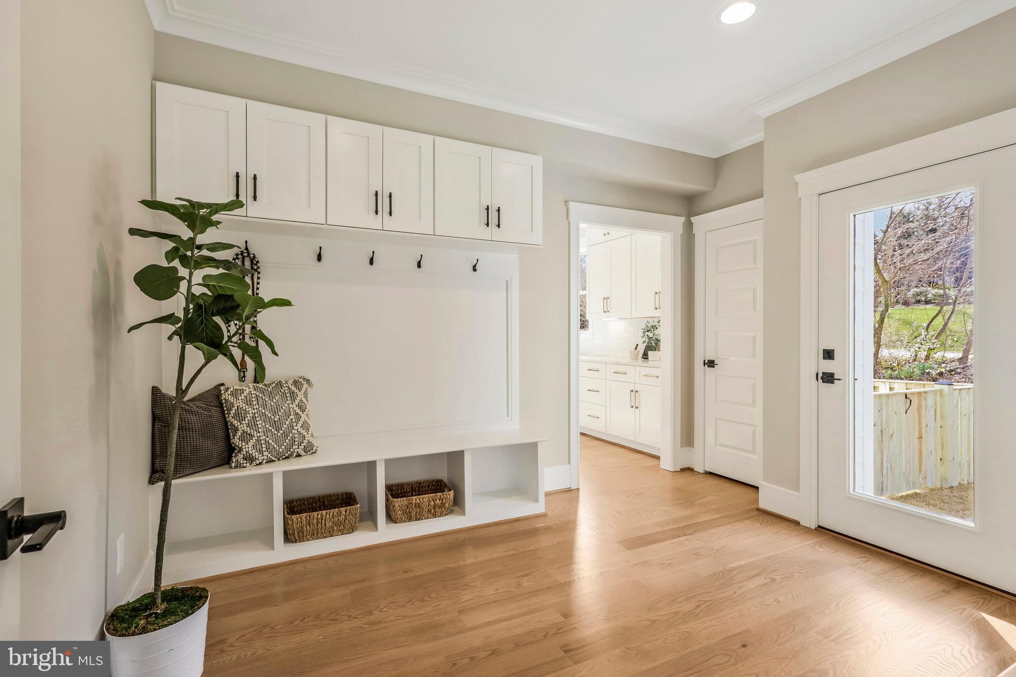 WESTHAMPTON - Residential