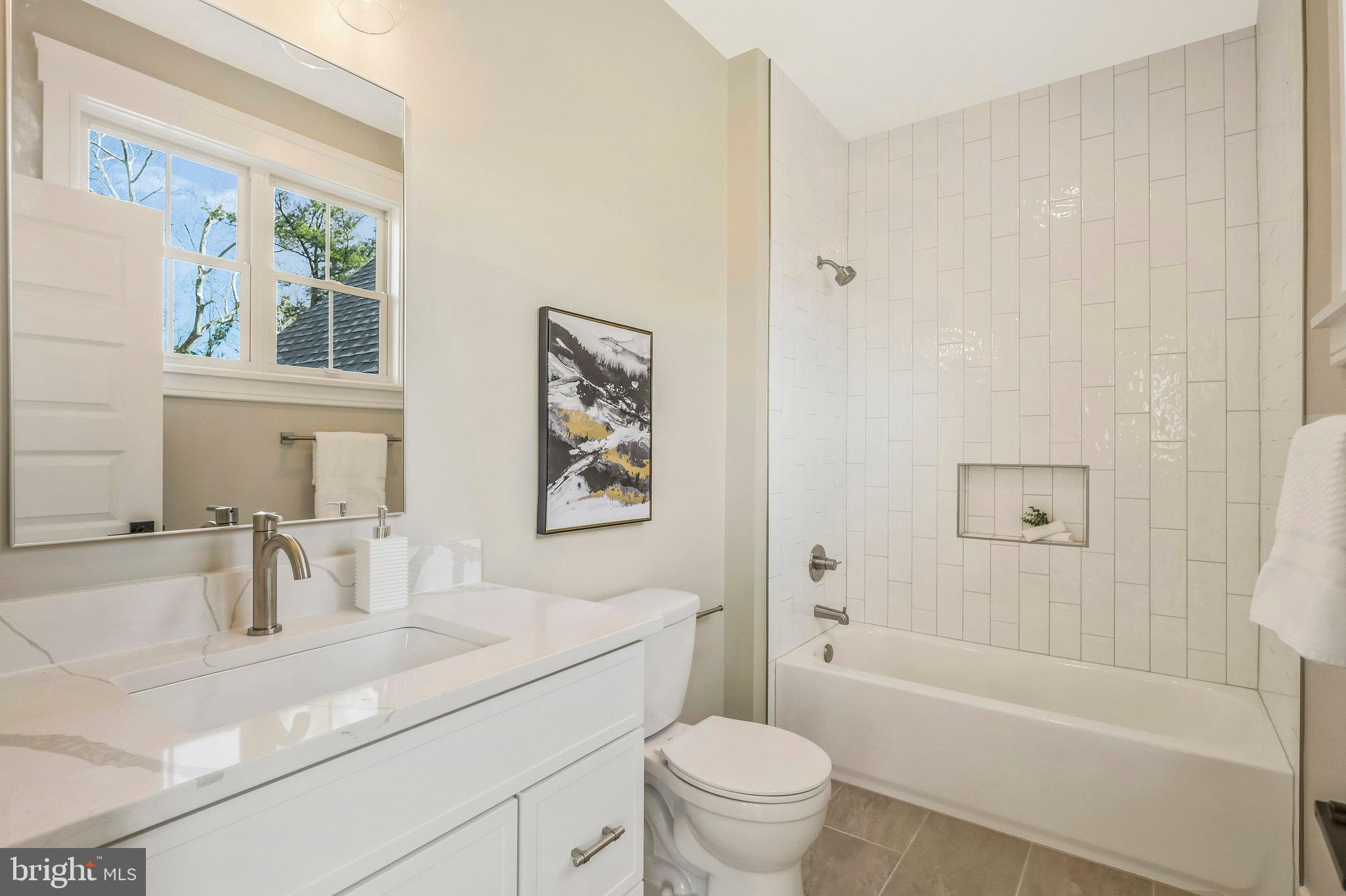 WESTHAMPTON - Residential