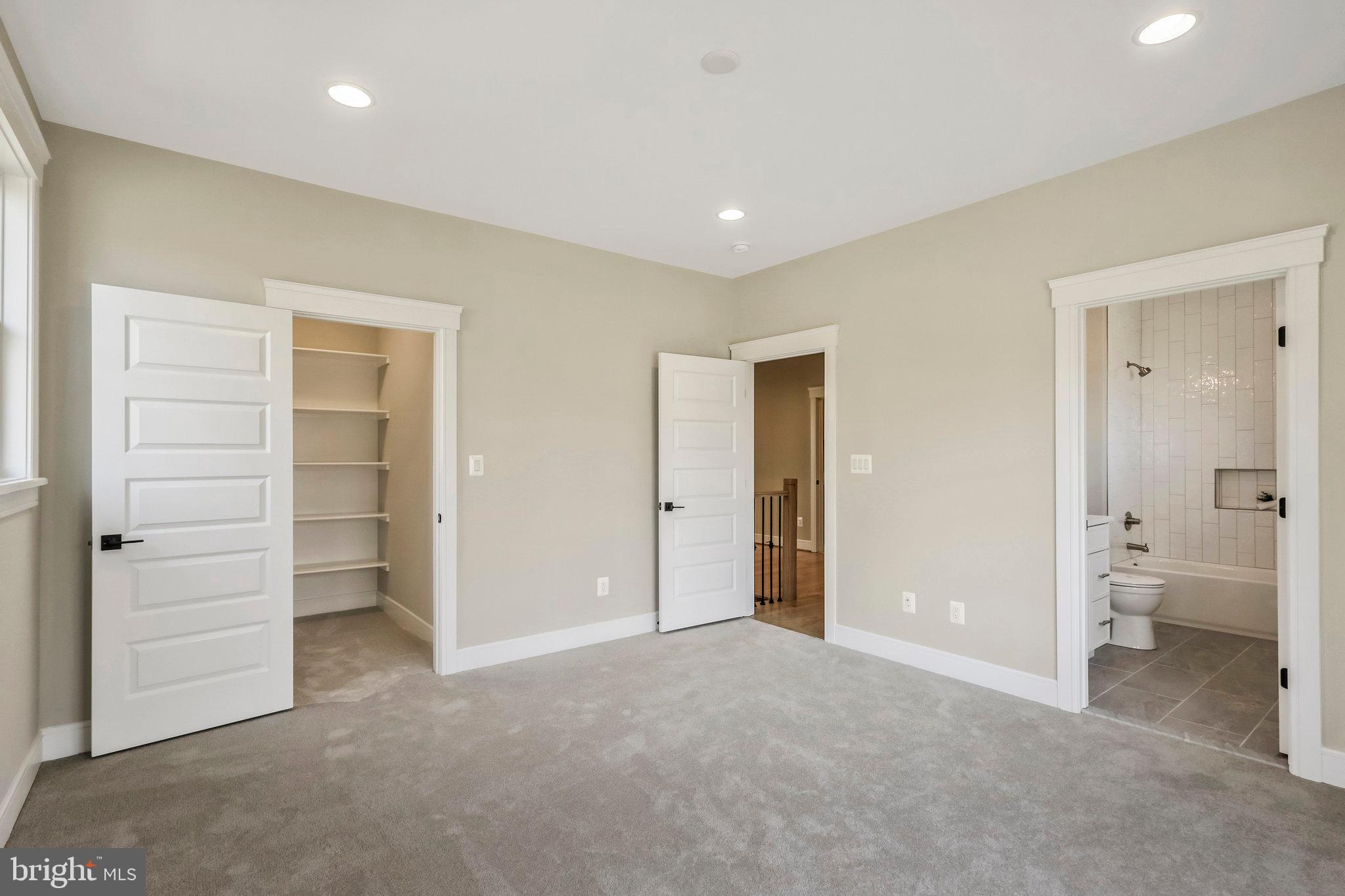 WESTHAMPTON - Residential