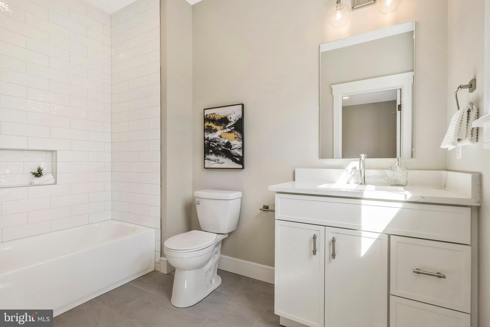 WESTHAMPTON - Residential