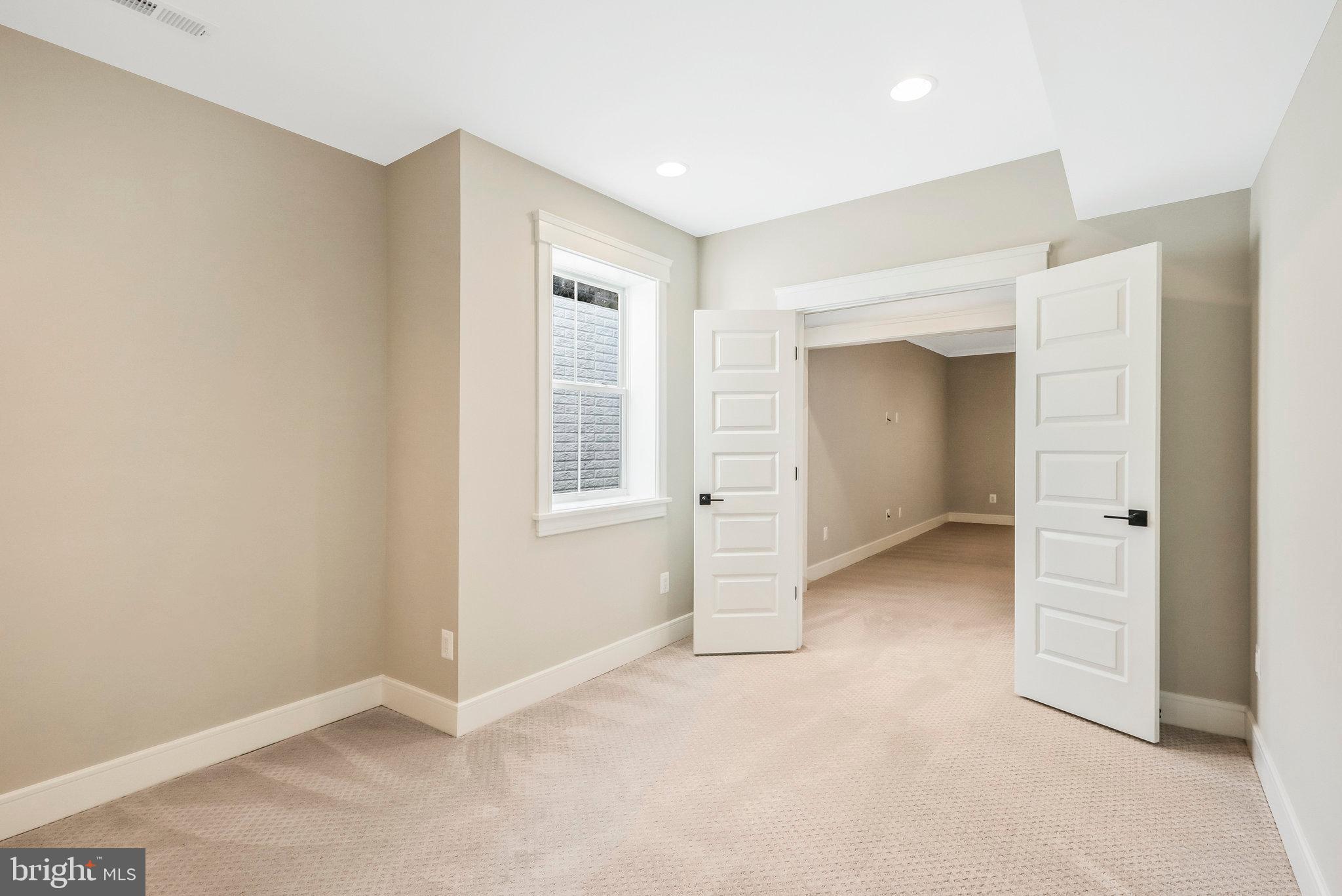 WESTHAMPTON - Residential