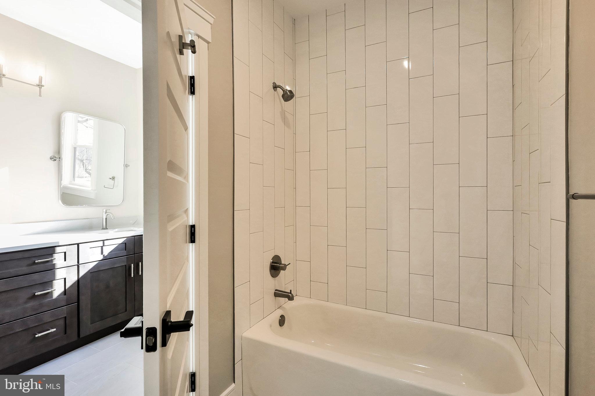 WESTHAMPTON - Residential