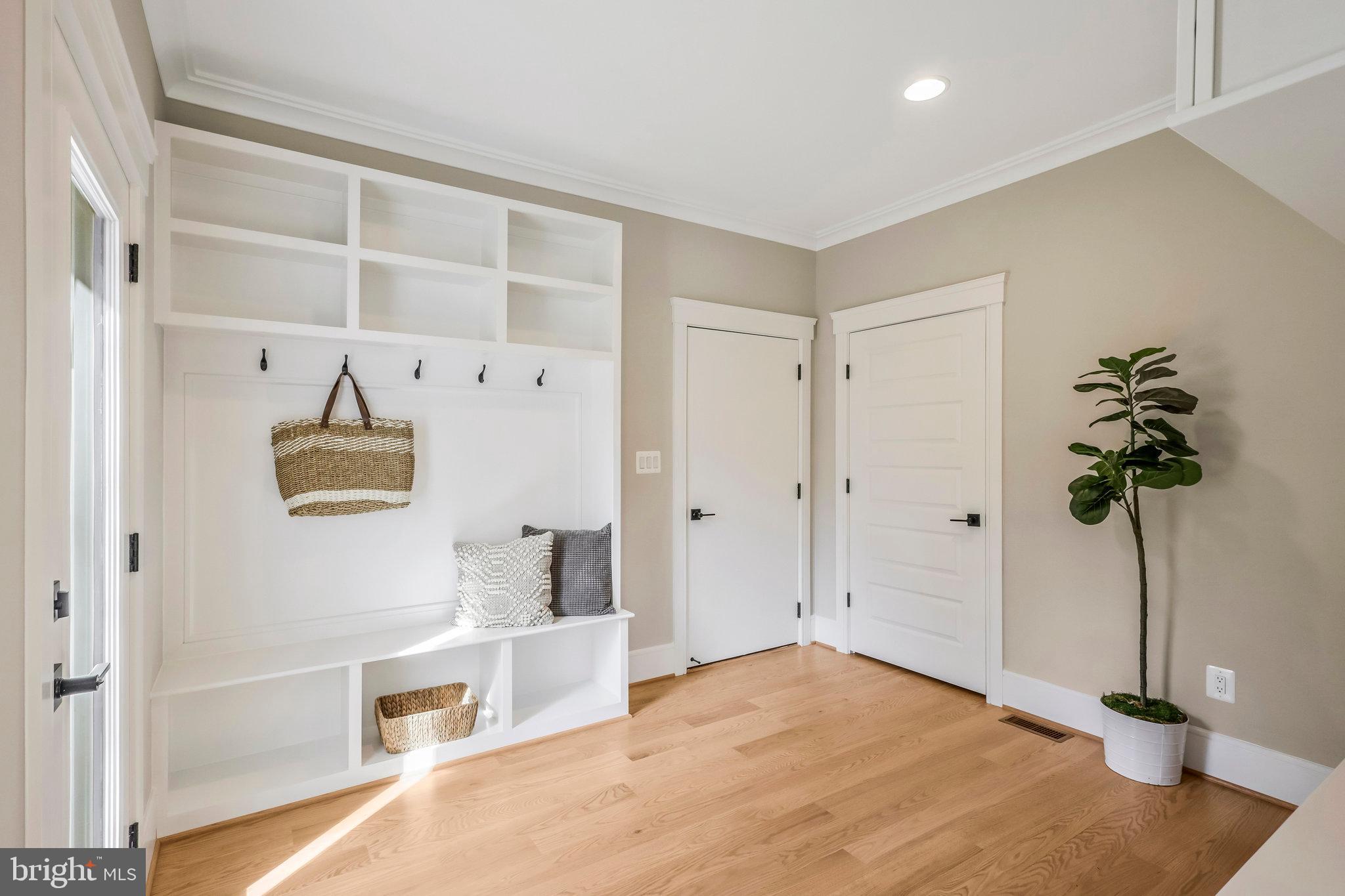 WESTHAMPTON - Residential