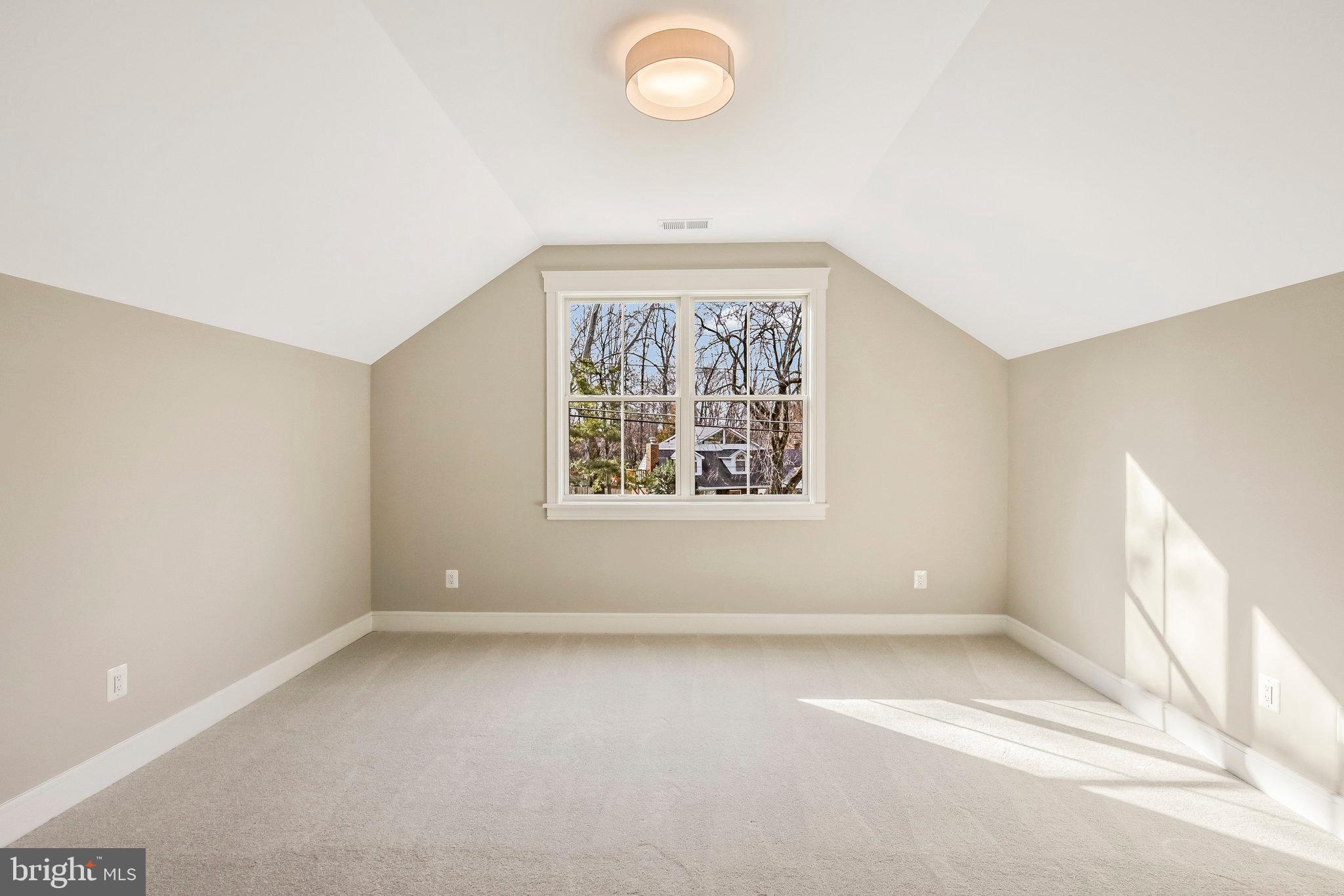 WESTHAMPTON - Residential