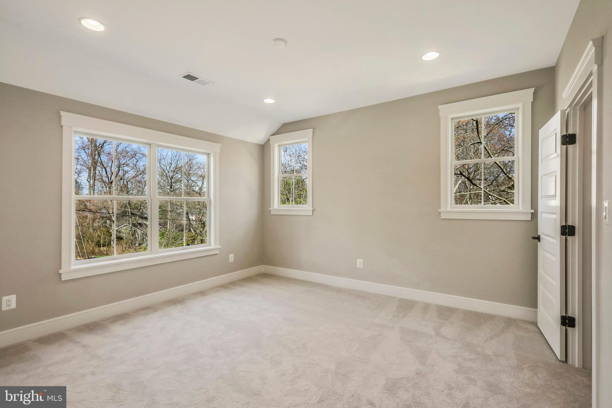 WESTHAMPTON - Residential