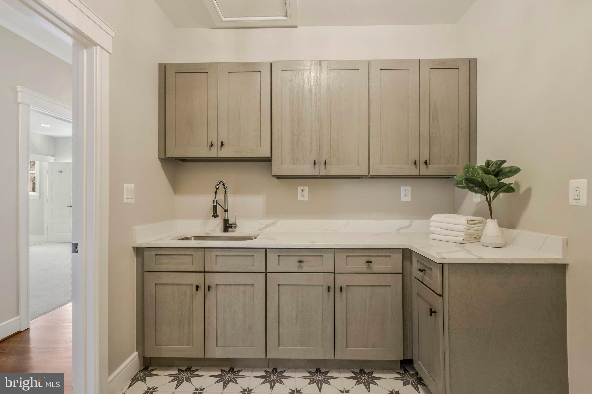 WESTHAMPTON - Residential