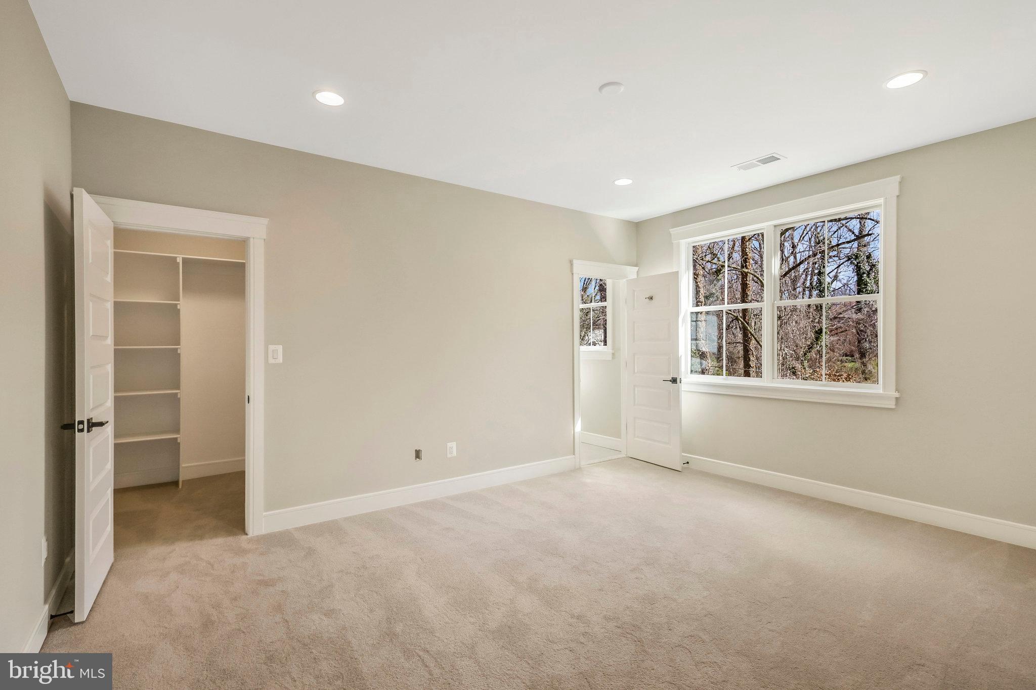 WESTHAMPTON - Residential