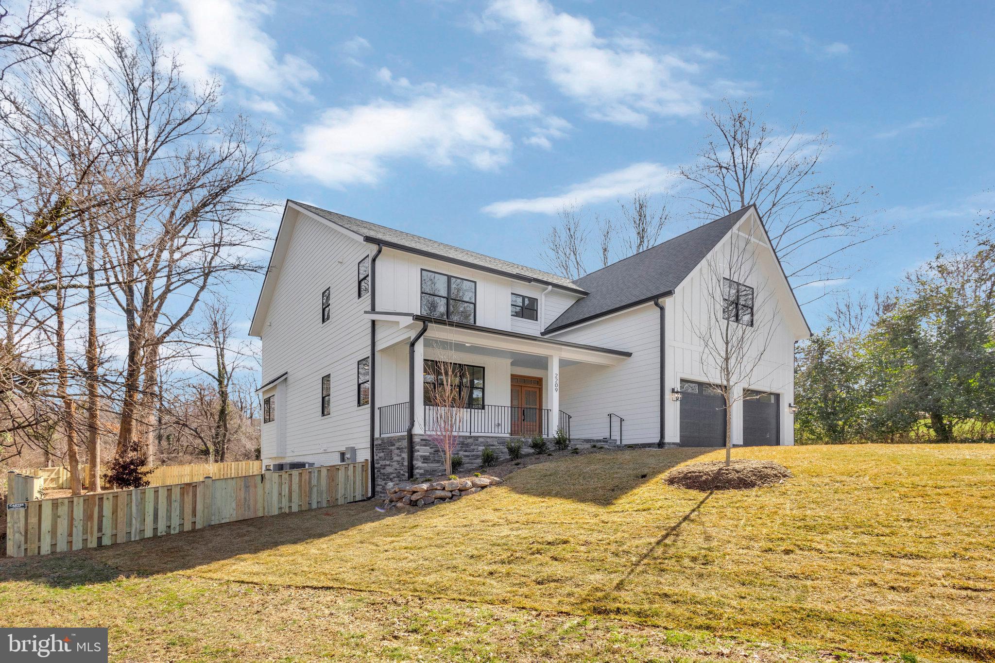 WESTHAMPTON - Residential