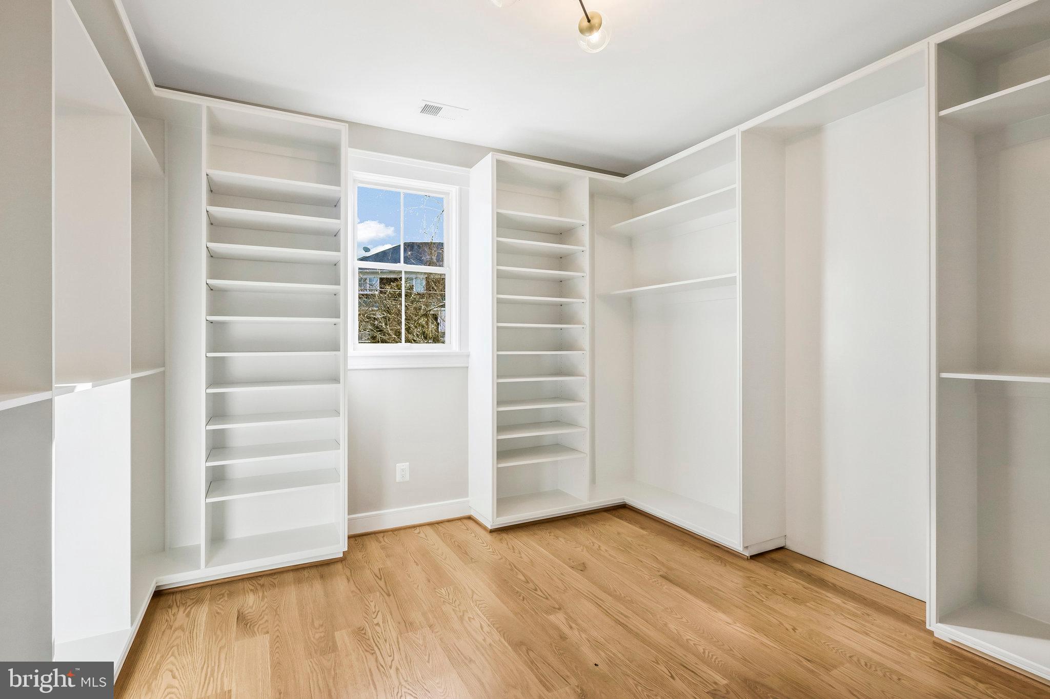 WESTHAMPTON - Residential