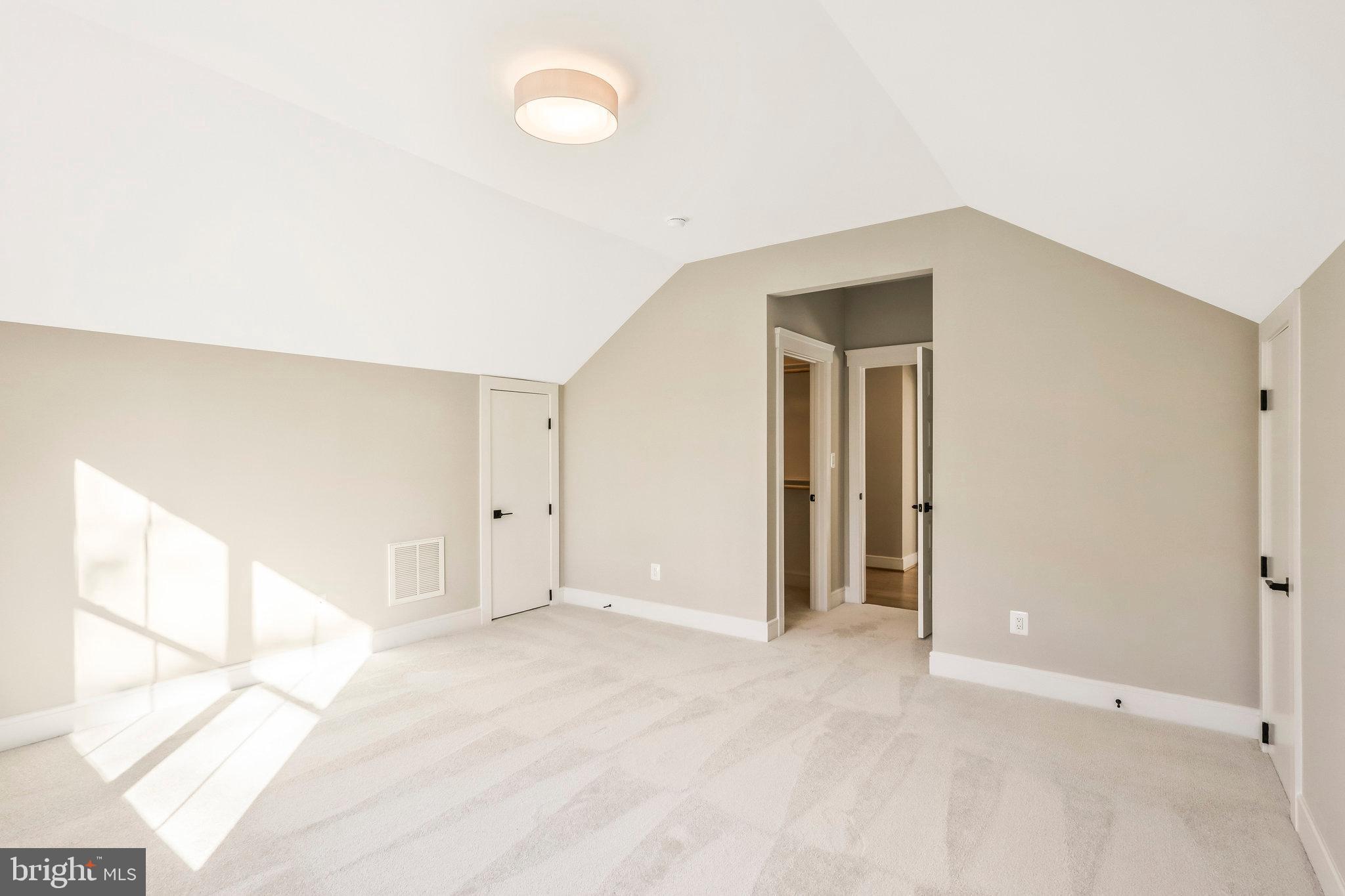 WESTHAMPTON - Residential