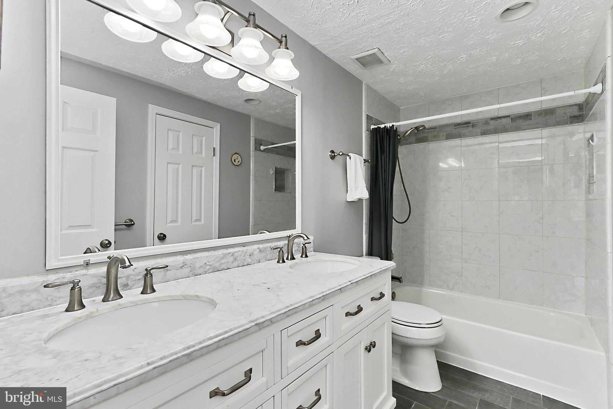 WOLF RUN ESTATES - Residential