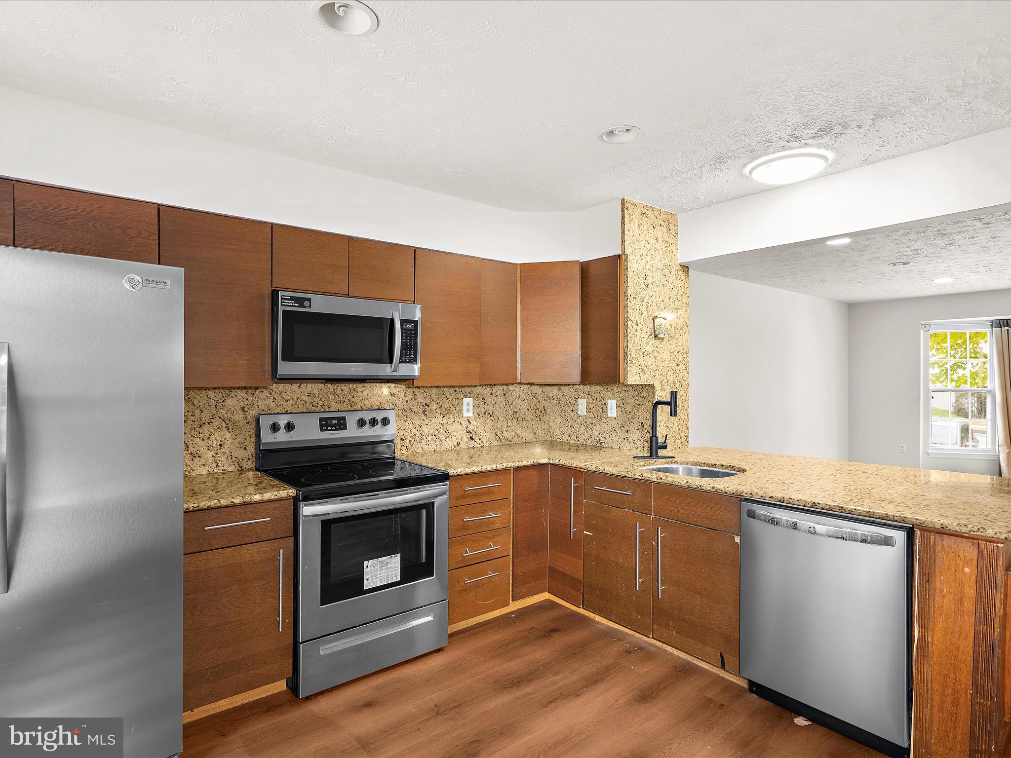 BROADVIEW/GREENS AT SMITH - Residential