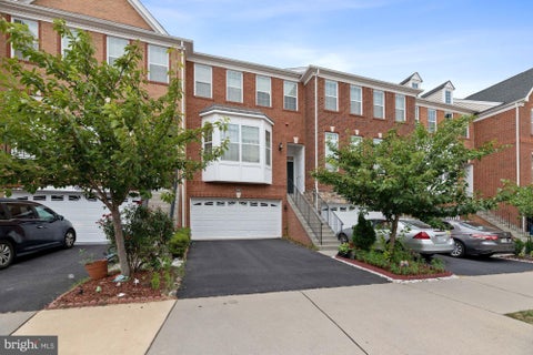 Townhouse For Rent - 43241 Mitcham Square<br/> ASHBURN, VA 20148