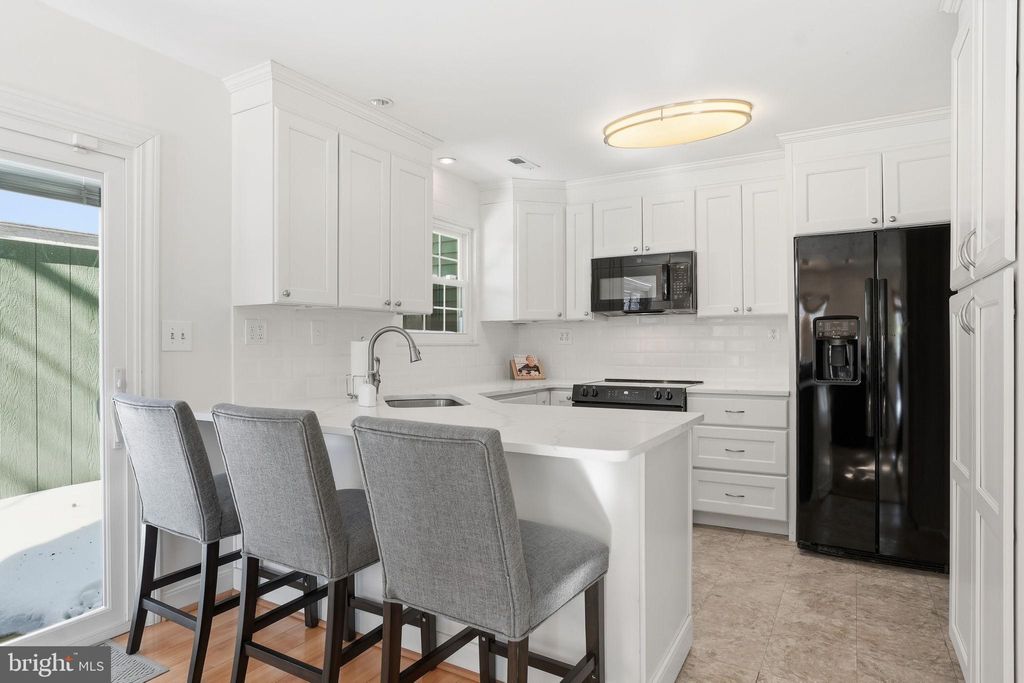 Photo of 954 Breakwater Drive, ANNAPOLIS, MD 21403 (MLS # MDAA2135542)