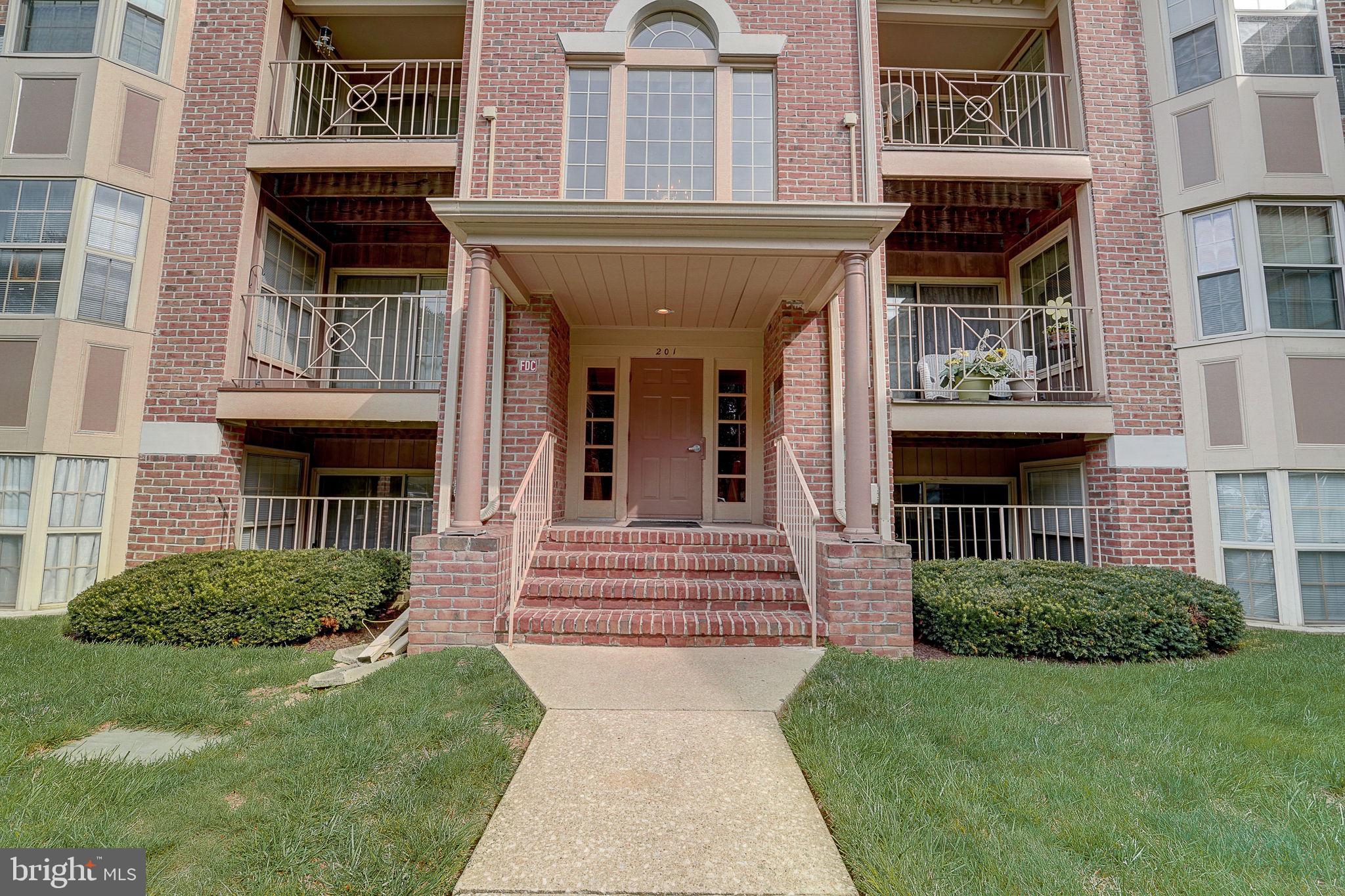 CONSTANT FRIENDSHIP - Residential