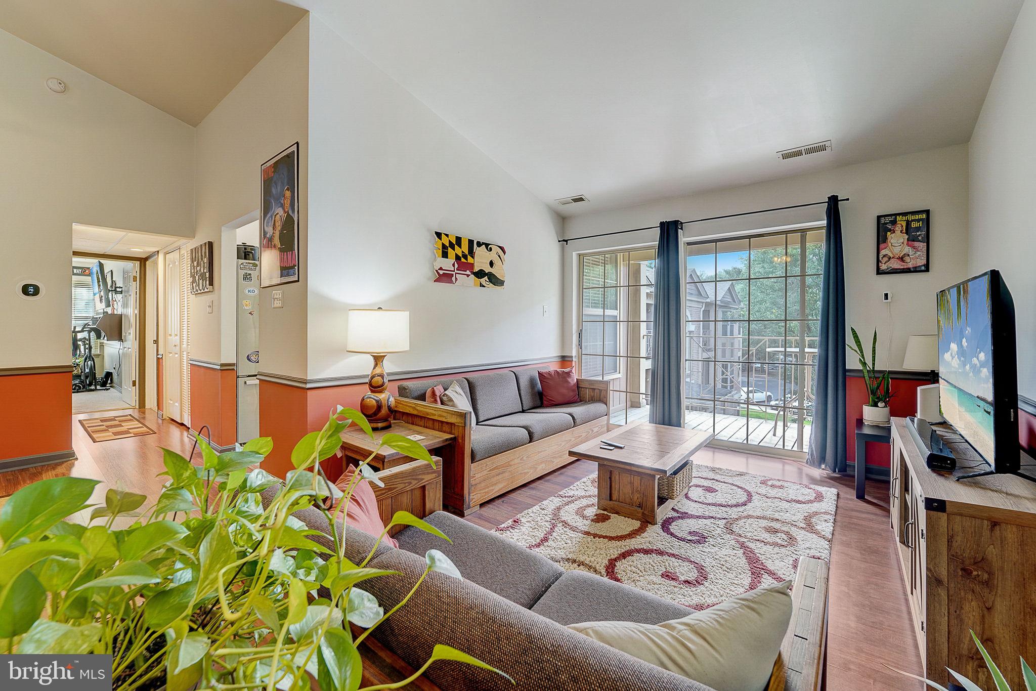 CONSTANT FRIENDSHIP - Residential