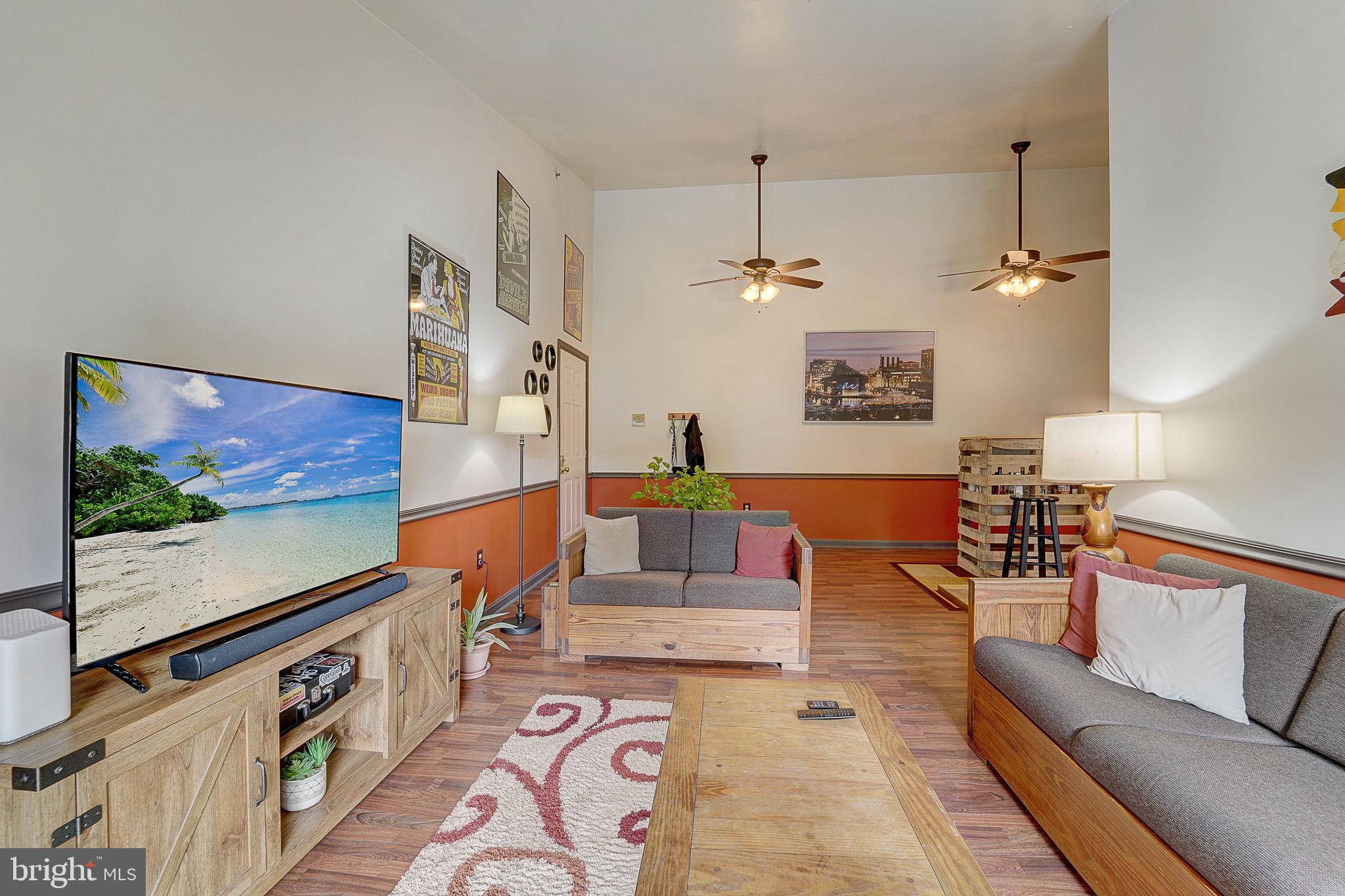 CONSTANT FRIENDSHIP - Residential